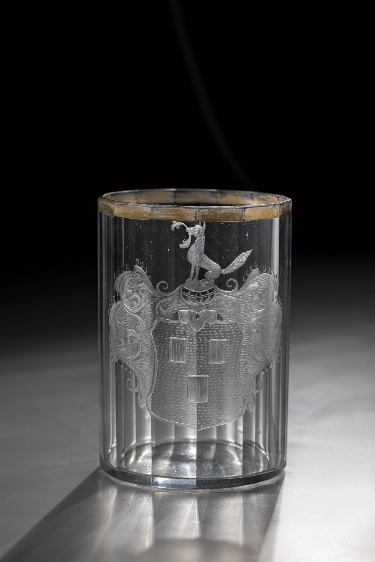 Coat of arms cup, 18th century Colourless, multi-faceted glass. Frontal matt and brightly cut coat