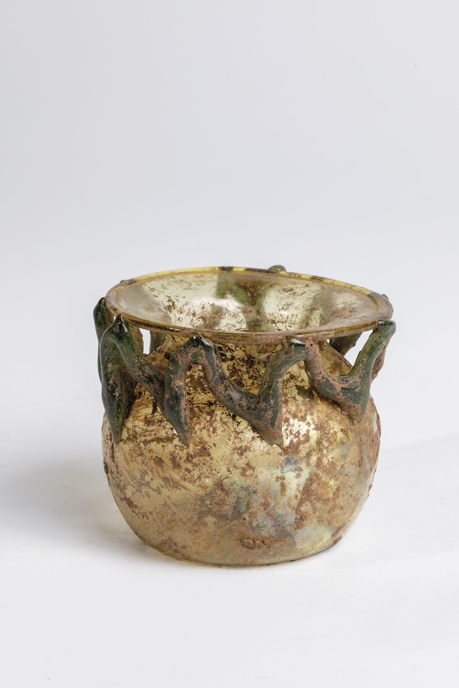 Small vase Mediterranean, 4th century Bottom find. Yellowish glass with a raised bottom and