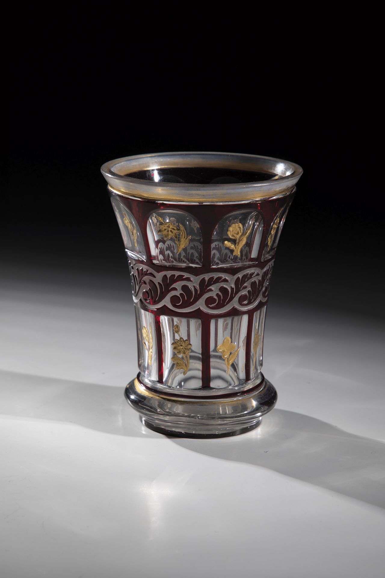 Beaker Joseph Baptist Eisner & Sons, Mount Reichenstein around 1830 Colourless glass with ruby red - Image 2 of 3