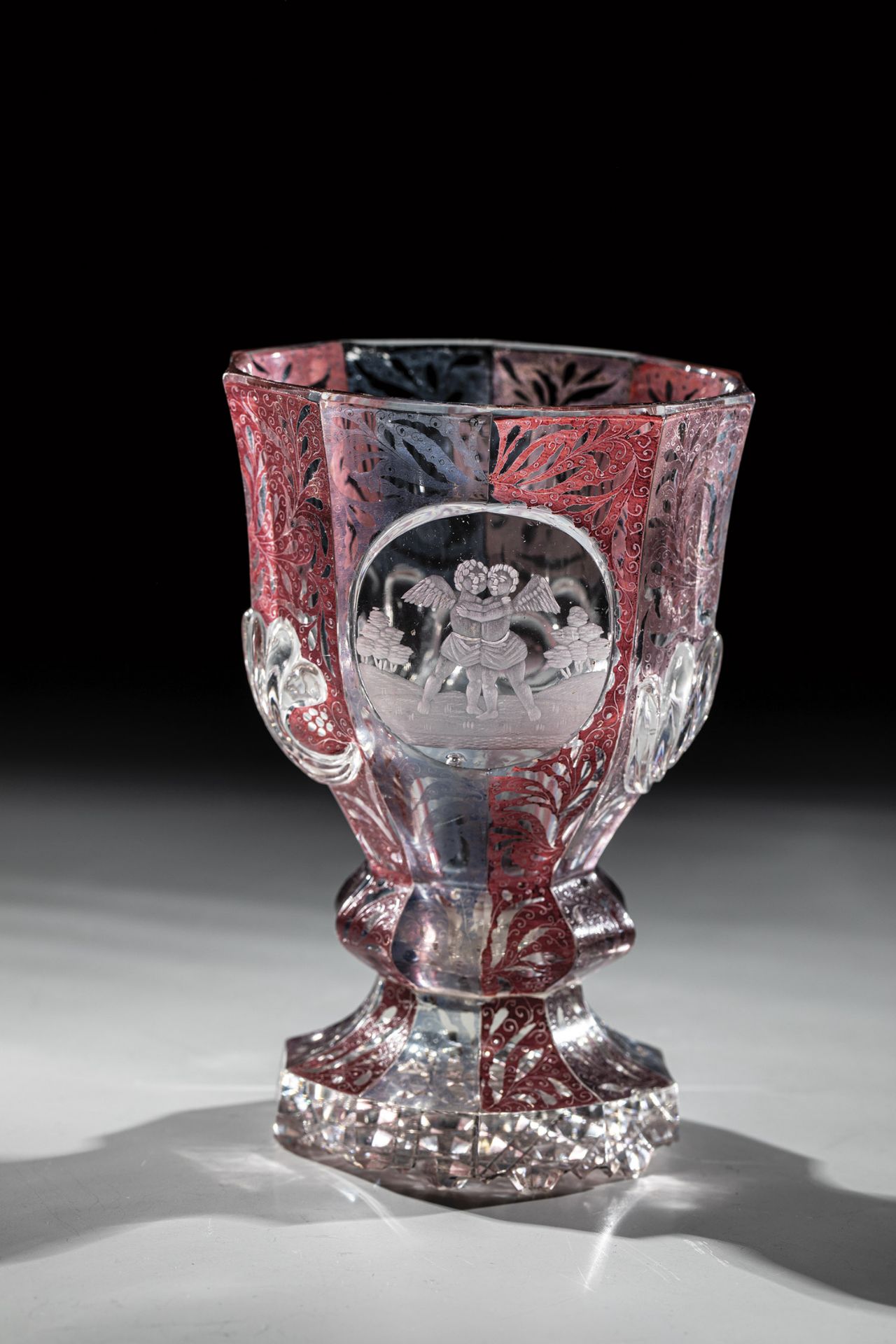 Foot cup with putti Friedrich Egermann, Haida or Blottendorf, ca. 1835 Colourless glass. Underside