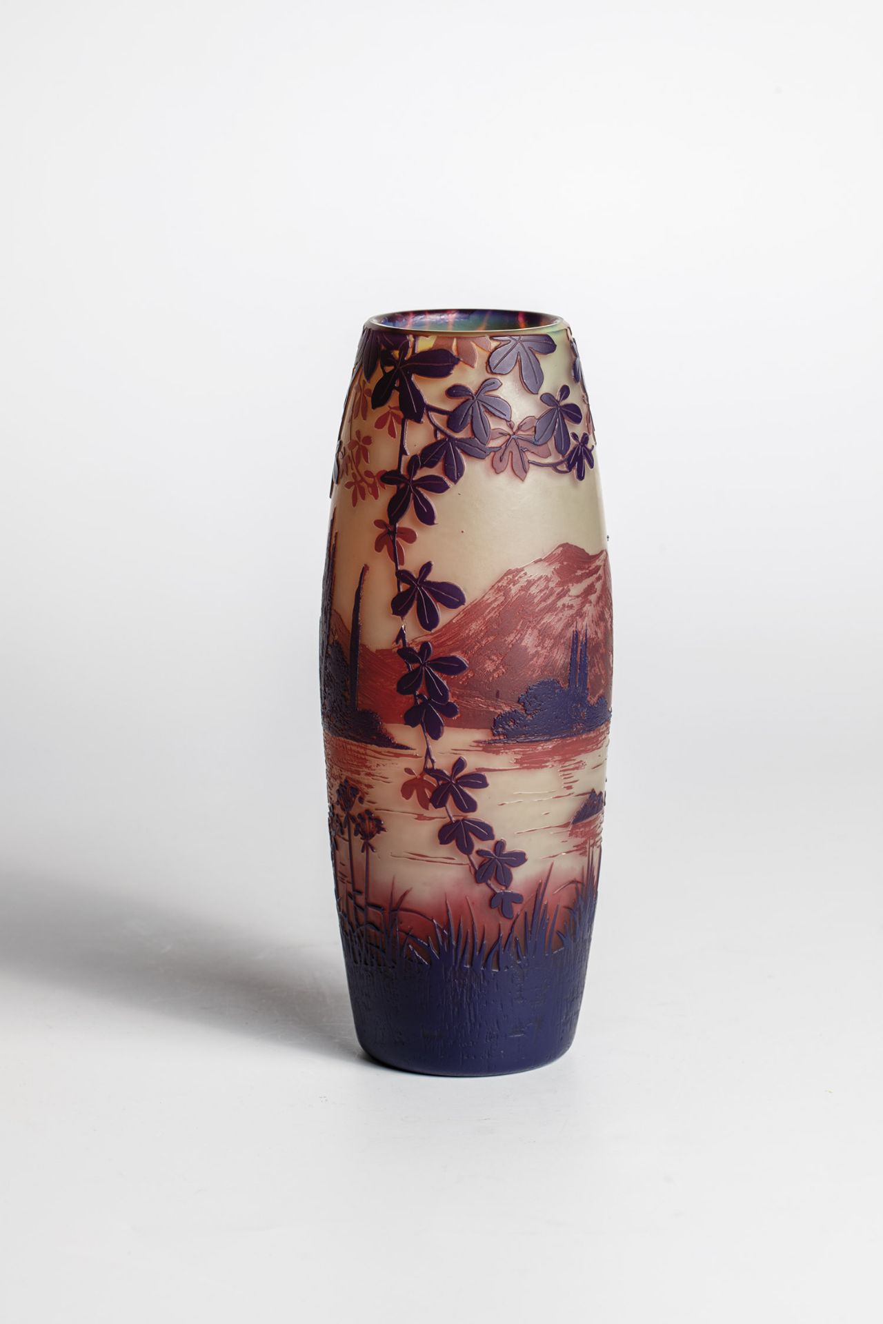 Vase mit Seelandschaft