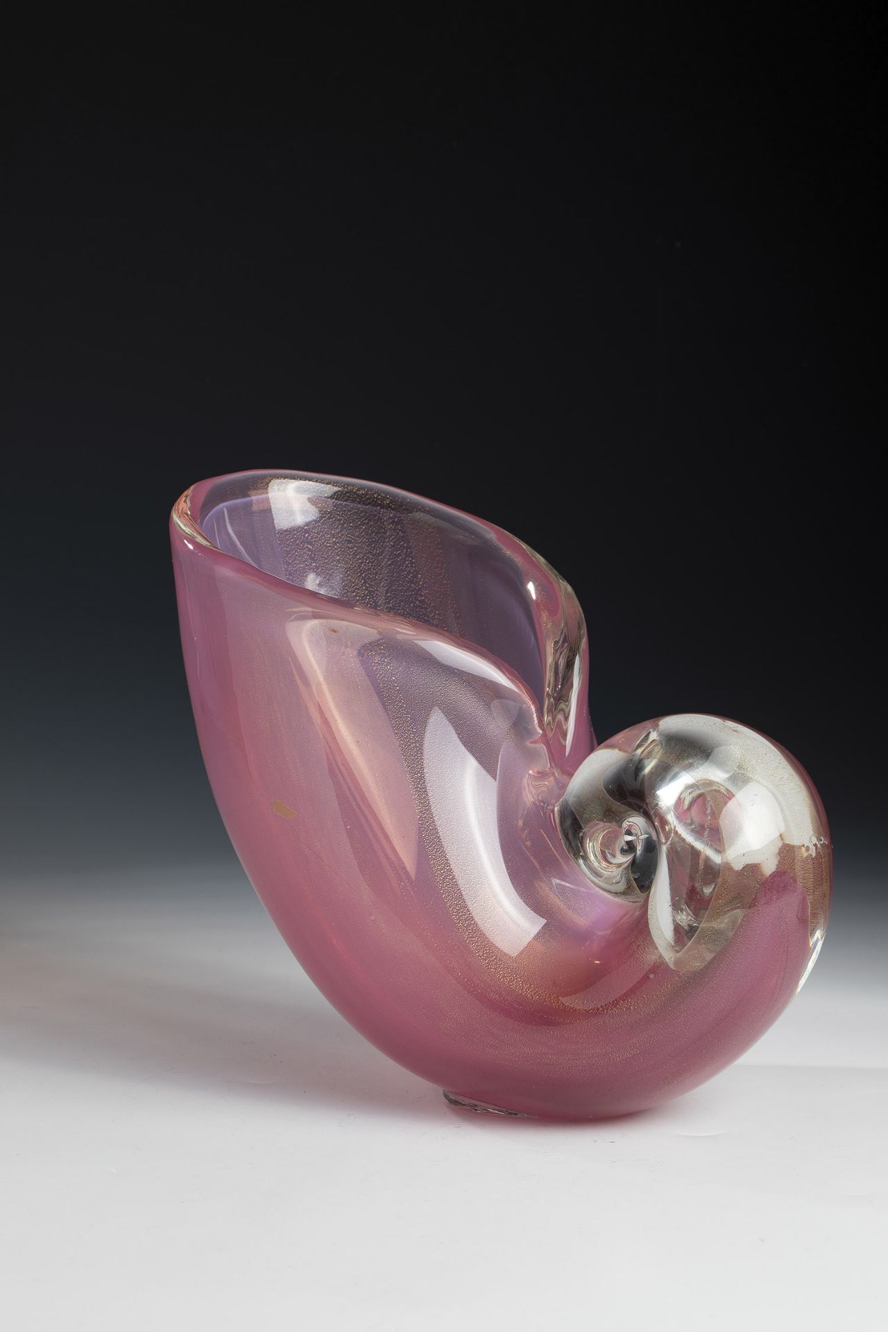 Shell vase Flavio Poli (design), Seguso Vetri d'Arte, Murano, ca. 1946 Thick-walled glass,