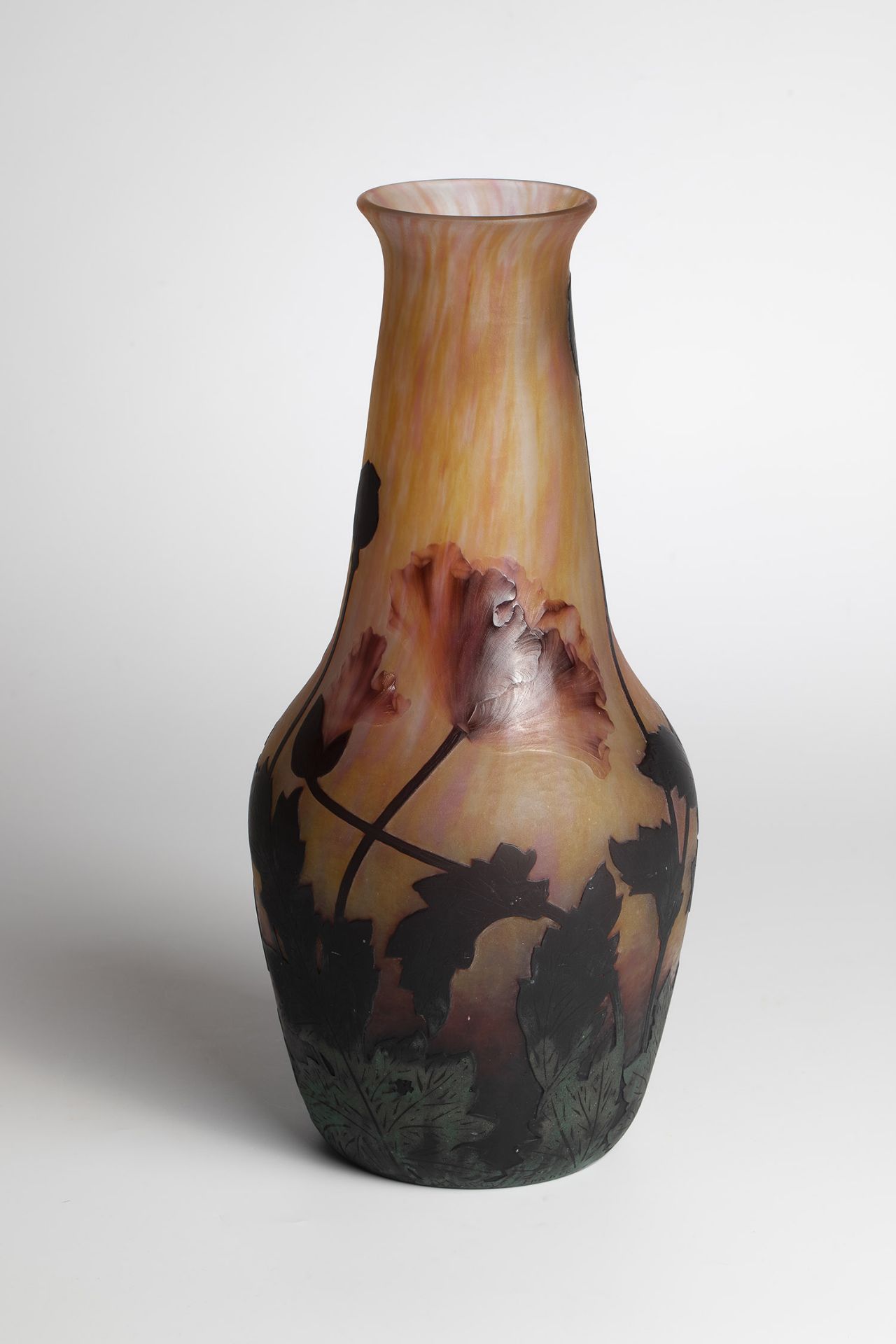 Large vase with poppies Daum FrÃ¨res, Nancy, circa 1906 Colourless glass with powder meltings in - Image 2 of 4