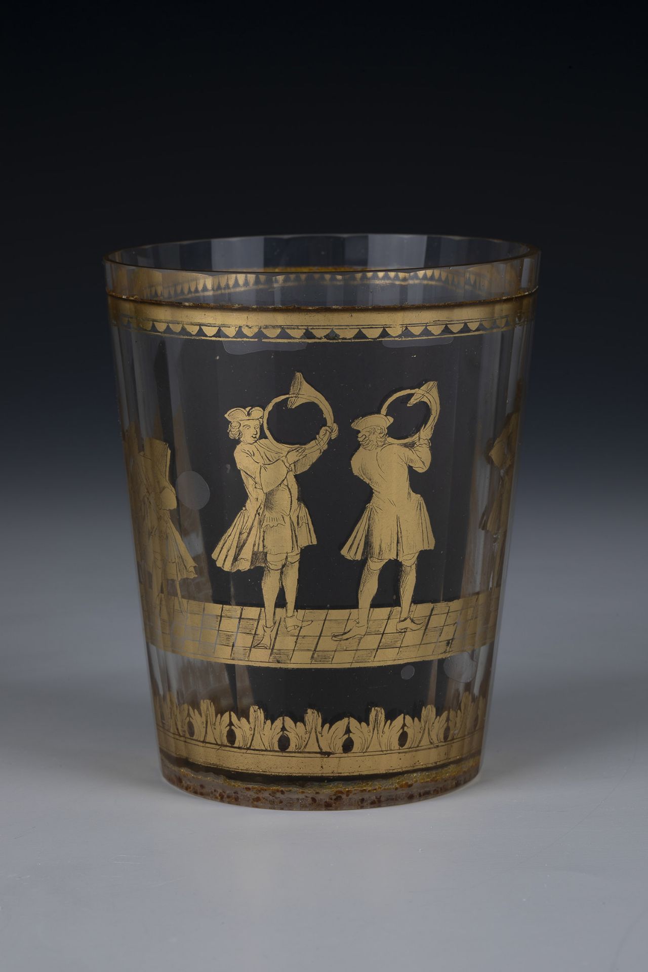 Intermediate gold goblet with musicians of Bohemia, 2nd quarter of the 18th century Colourless glass - Image 3 of 5