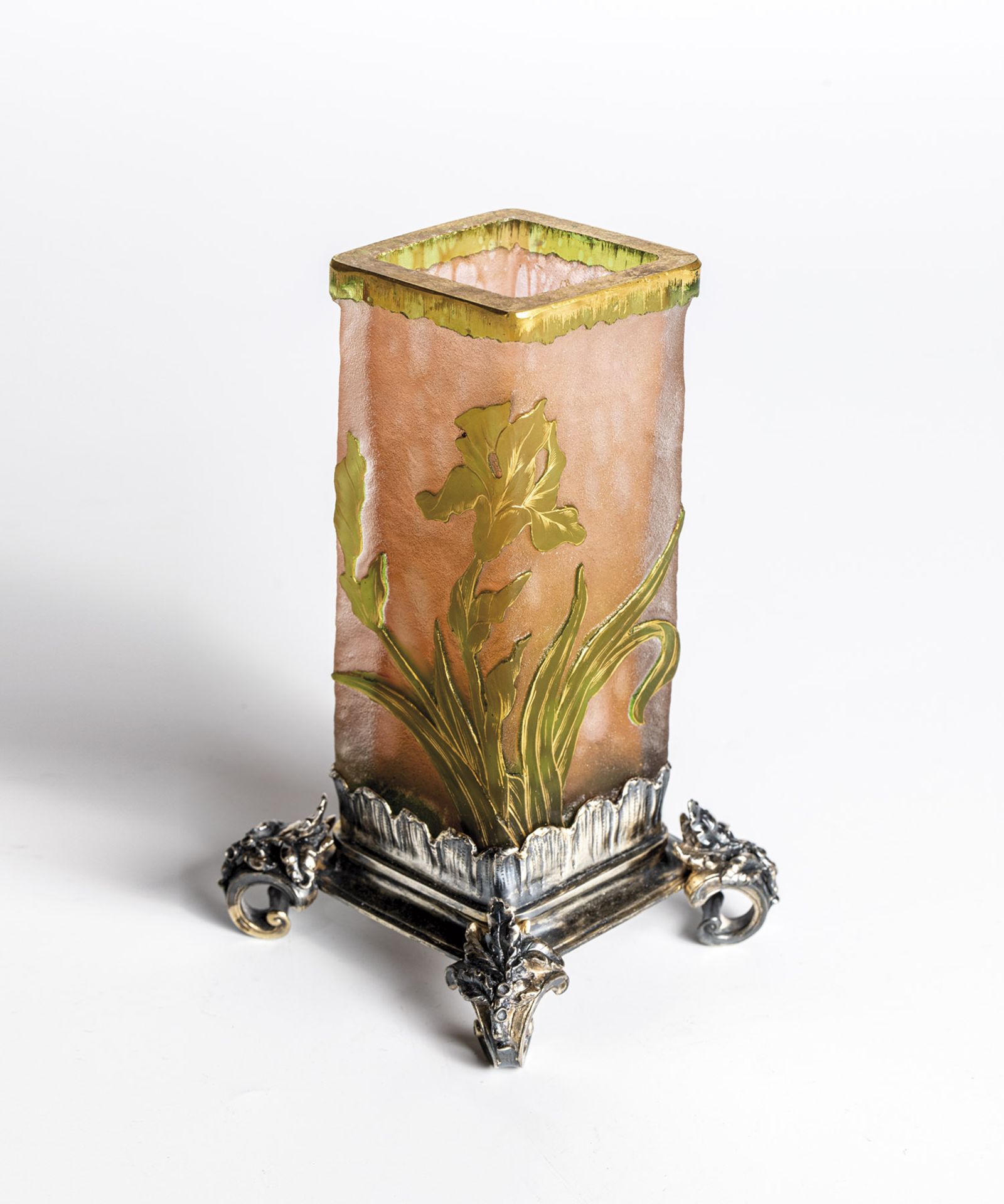 Square vase with iris Daum FrÃ¨res, Nancy, c. 1900; Silverfoot: Nicolaus Truebner, goldsmith and