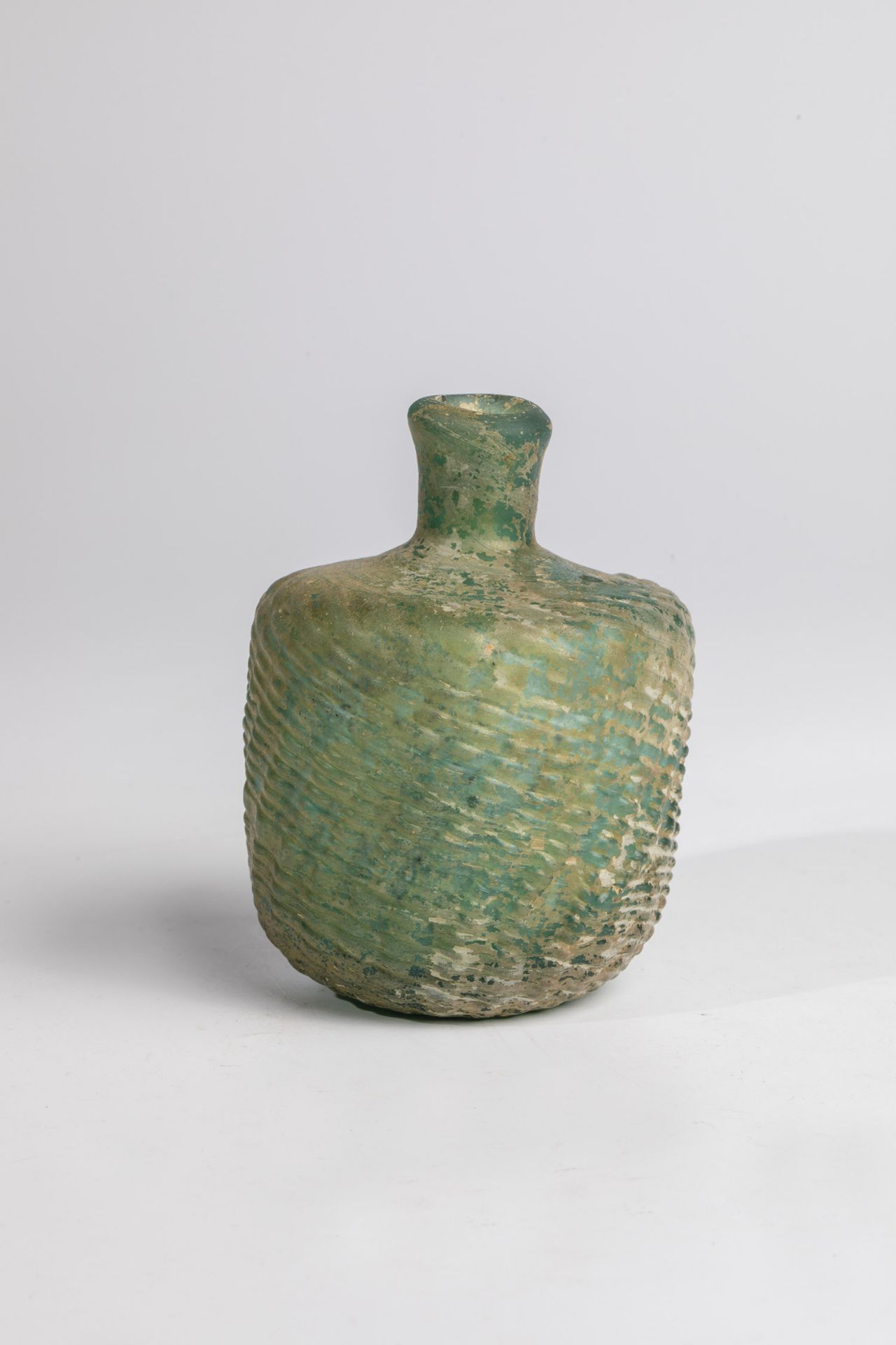 Rare bottle with cross-ribbed decoration Middle Eastern, 7th-9th century. Thick-walled, green