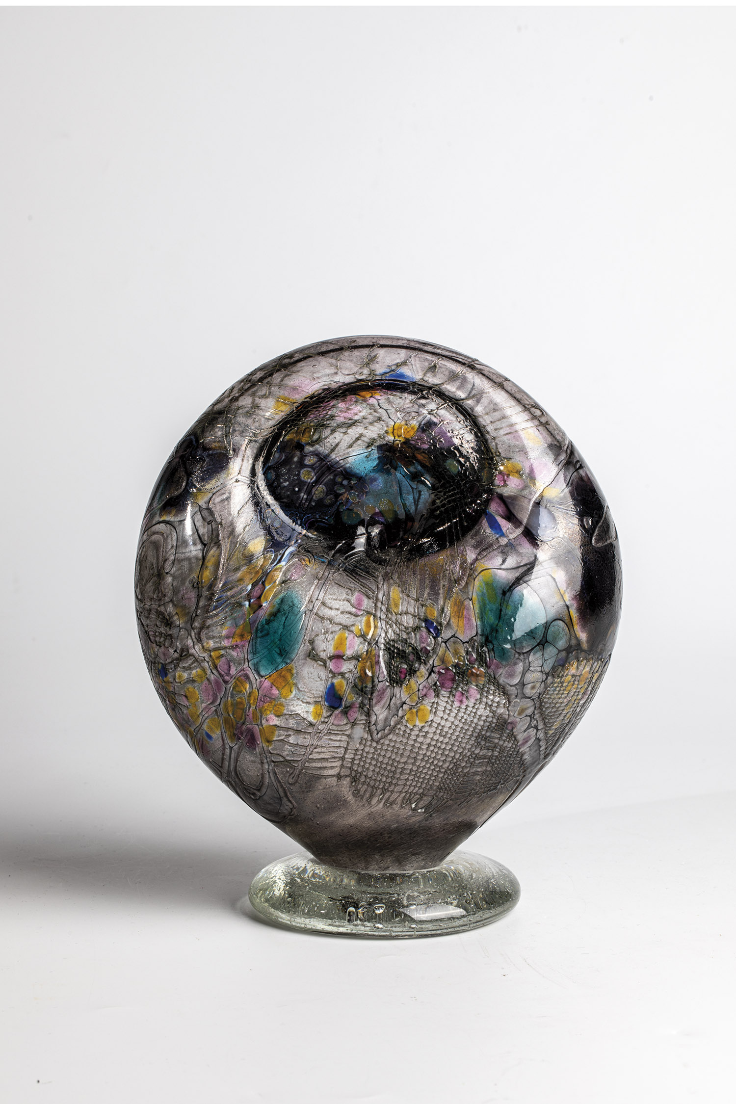 Object Helmut W. Hundstorfer, 1985 Colourless glass with multi-coloured melting. Surface partially