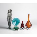 5 pcs. Mixed lot of glass objects including Murano, 1950/60s Green or colourless glass with coloured