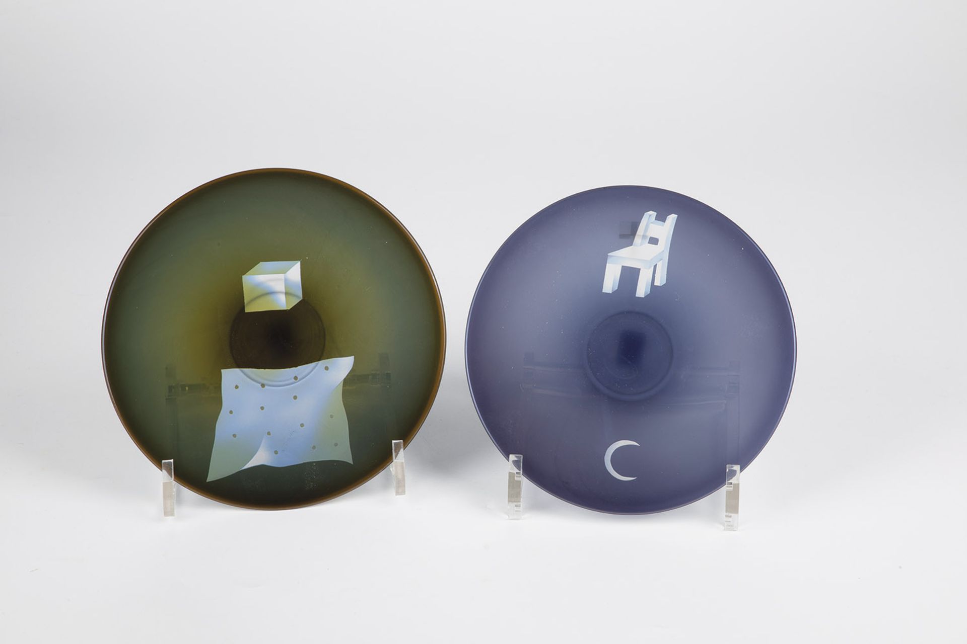 Pair of Ann Waerff and Wilke Adolfsson Decorative Plates, 1980s Colourless glass with violet and