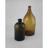 Two large bottles of 19th century brown and dark green glass, some with tear-off. H. 31.5-48 cm