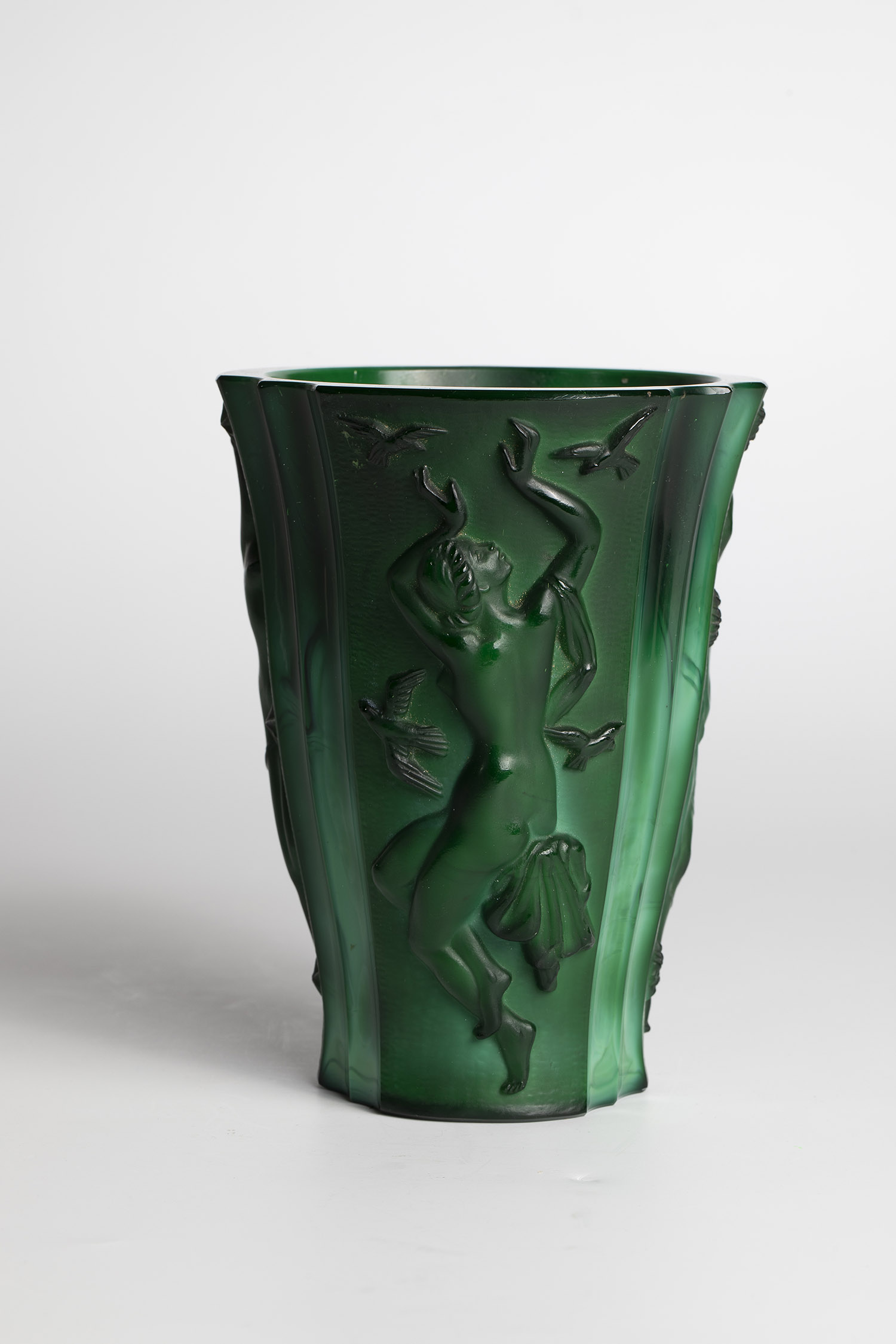 Vase with female nudes Curt Schlevogt, Gablonz, 1930s So-called jade glass. Malachite green - Image 3 of 3