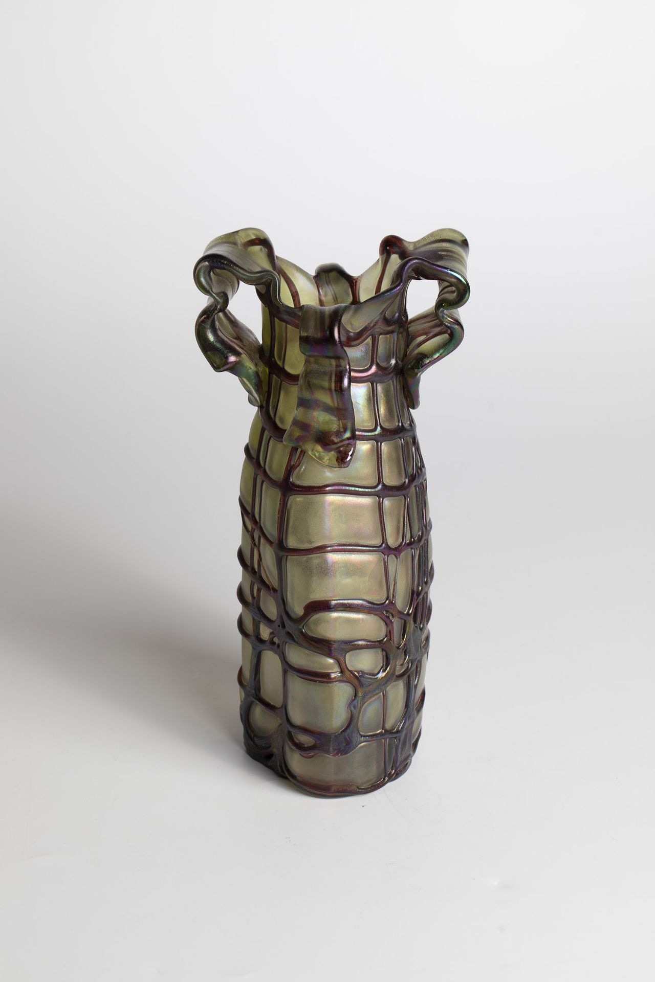 Vase Elisabethenhuette, Pallme-Koenig & Habel, ca. 1900 Green glass with irregularly melted thread