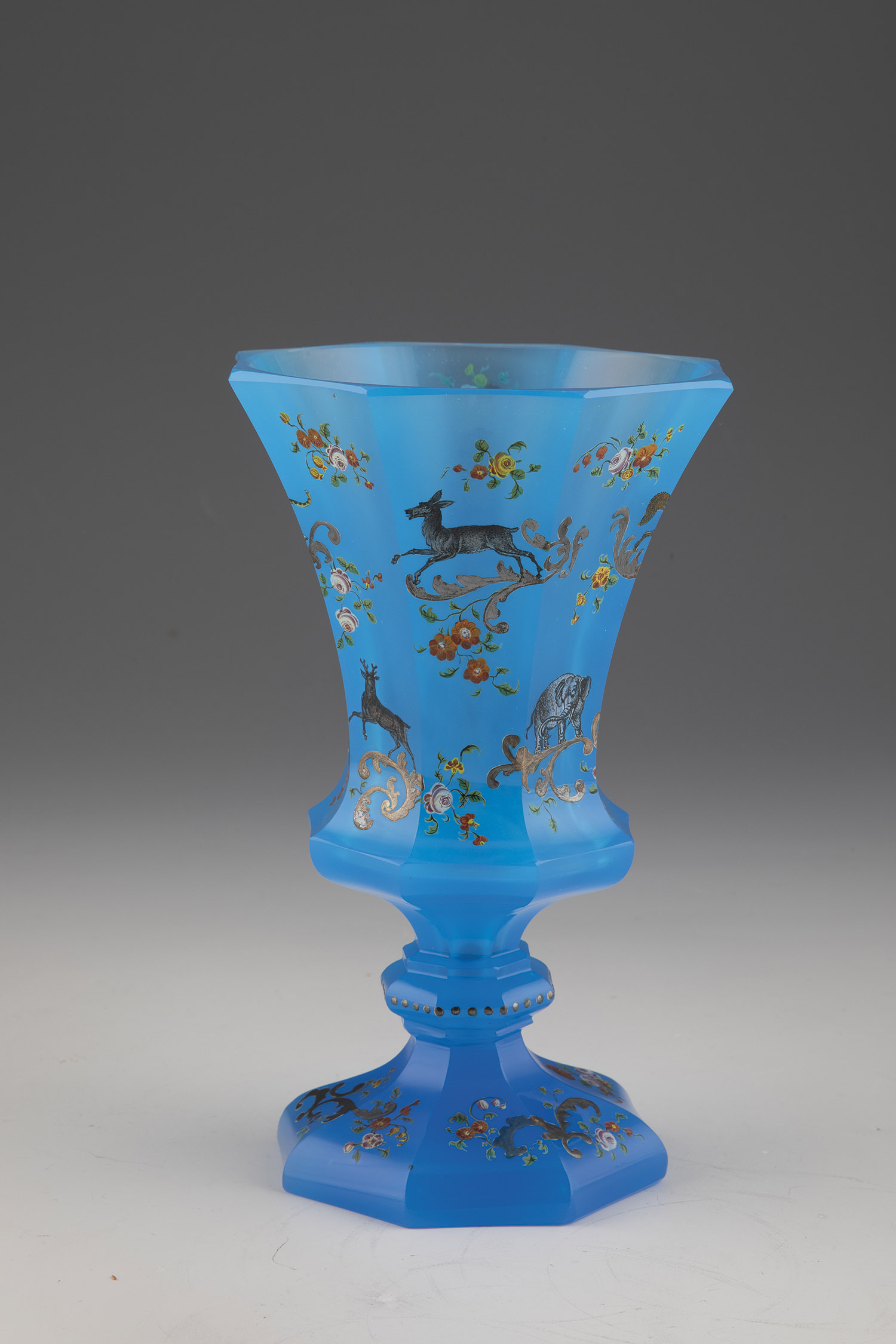 Goblet with animals Bohemia, Annathal near Schuettenhofen, (Loetz?) around 1845 Blue alabaster - Image 2 of 2