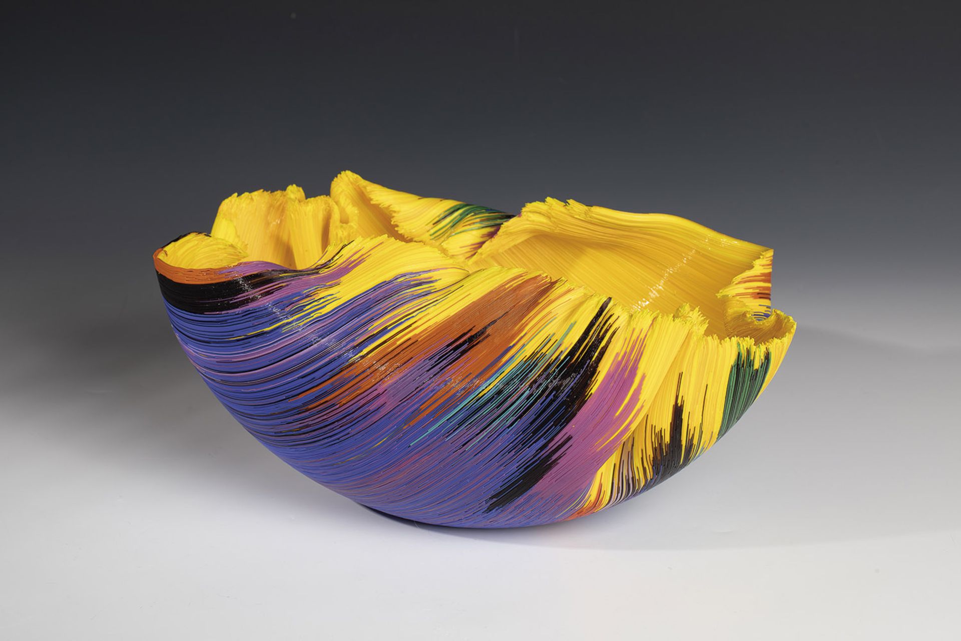 Bowl object Toots Zynsky Extended, fused and hot-formed coloured glass threads. Inscribed on the - Image 3 of 3