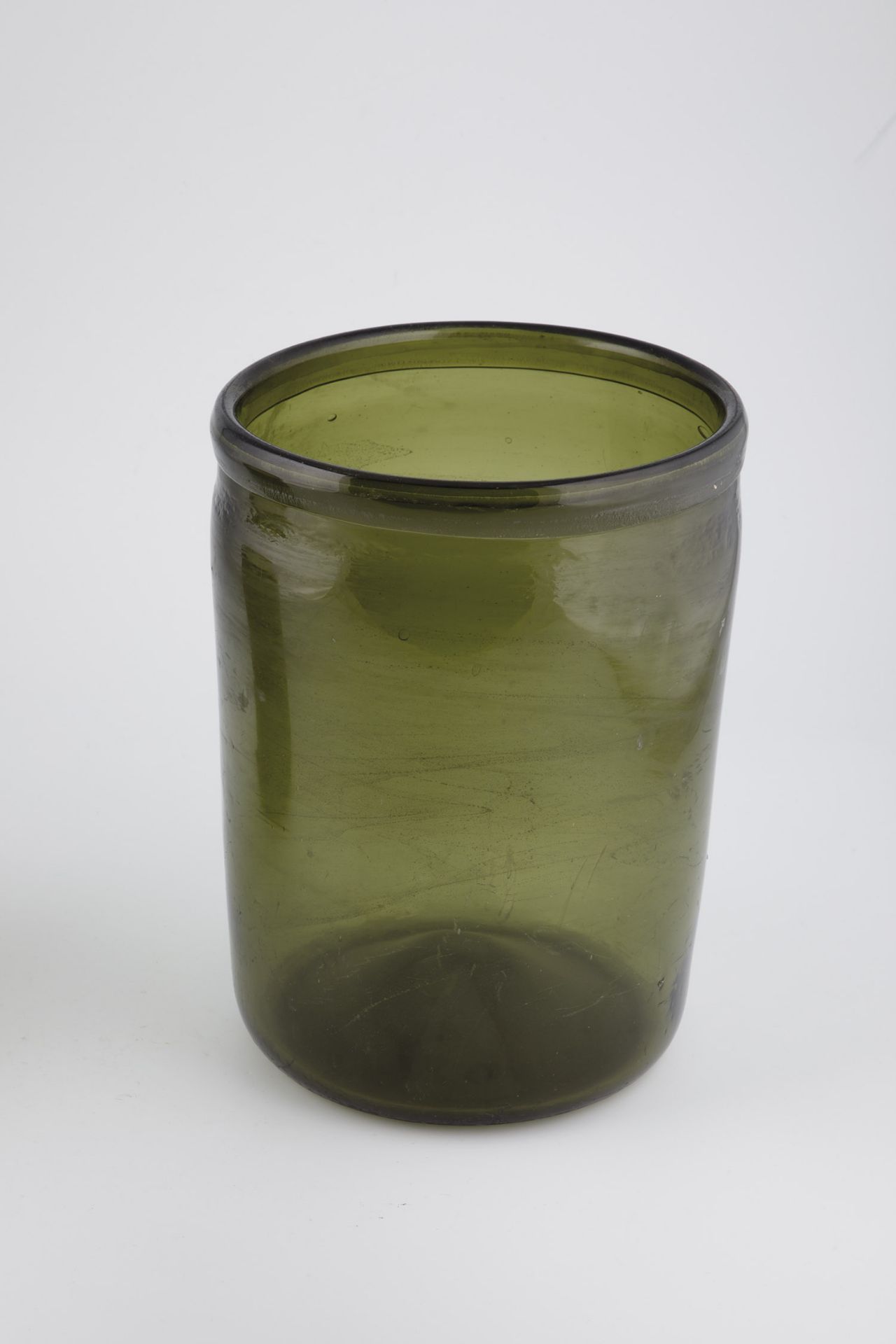 Storage vessel (harbour) Weserbergland, ca. 1800 Green glass with demolition. Cylindrical wall,