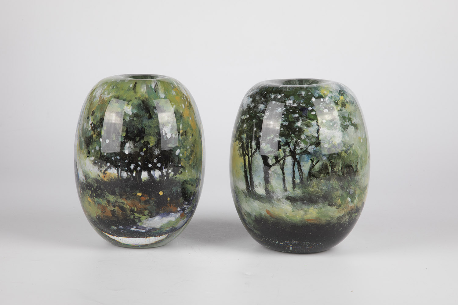 Pair of vases in Graal technique Rainer Metzger, Frauenau Colourless glass with polychrome