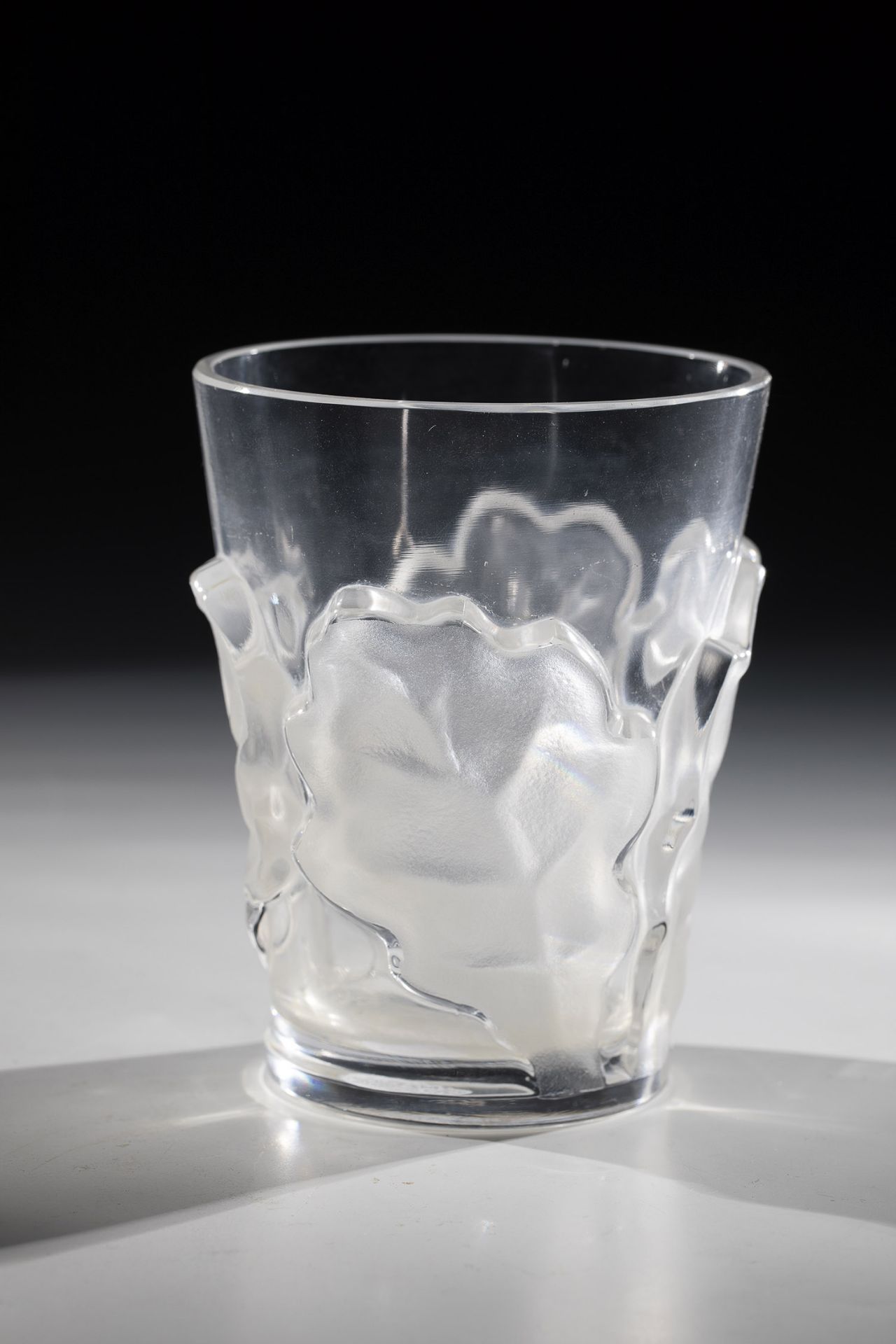 Mug with Oak Leaves Lalique, Wingen-sur-Moder, 20th Century Colourless glass, moulded, partly matt