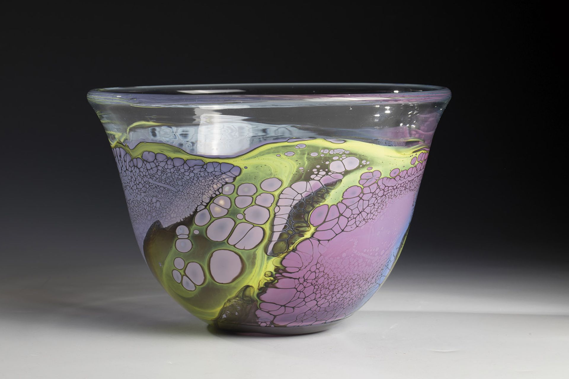 Large bowl Glashaus Edelmann Colourless glass with multi-coloured interlayer decorations.