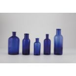 Five bottles 19th / 20th century Cobalt blue glass, muzzle partially reinforced. H. 16 - 24.5 cm.