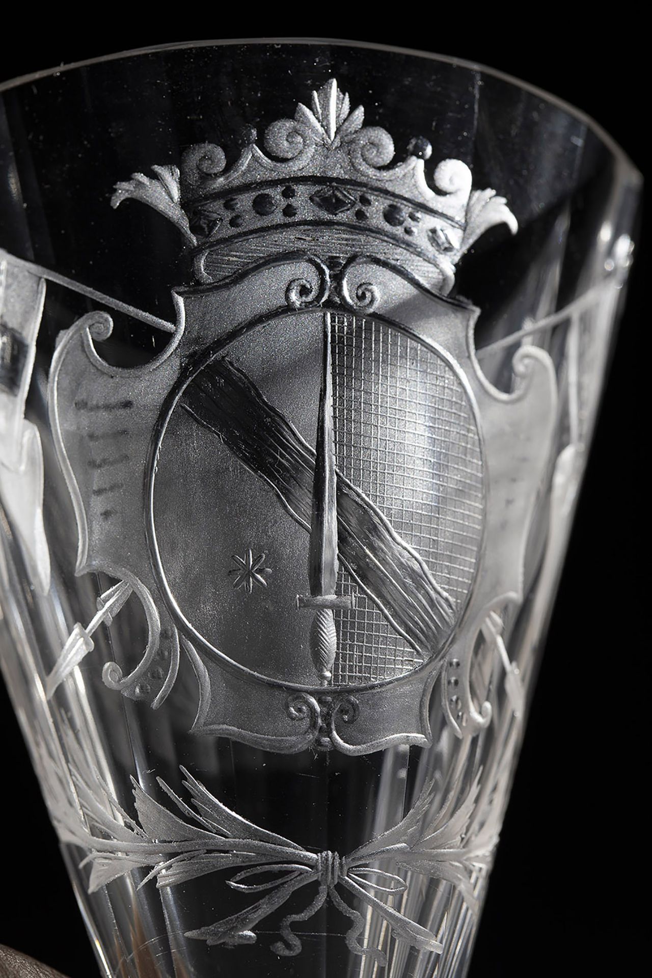 Hunting cup with coat of arms of Silesia, 18th century. Disc base with olive-cut rosette and - Image 4 of 6