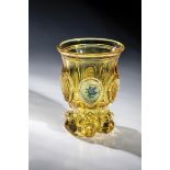 Mug New World, ca. 1830 Amber glass. Stand with tubers and notched edge. On the six-faceted, bell-