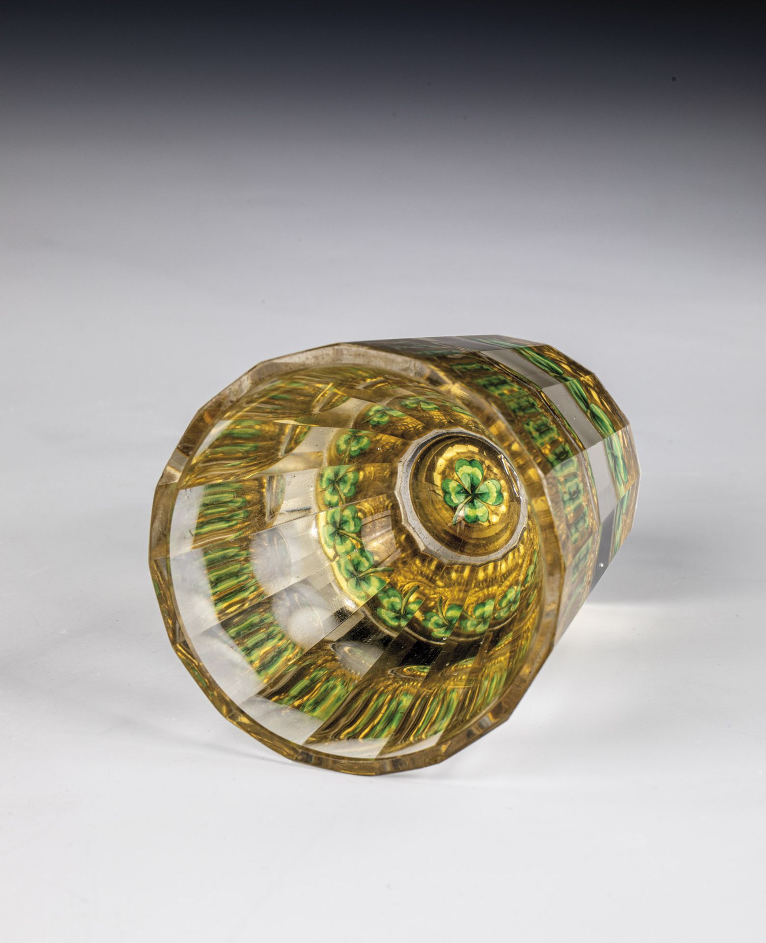 Prism beaker Bohemia, ca. 1900 Widened, multi-faceted wall. On the underside of the bottom,