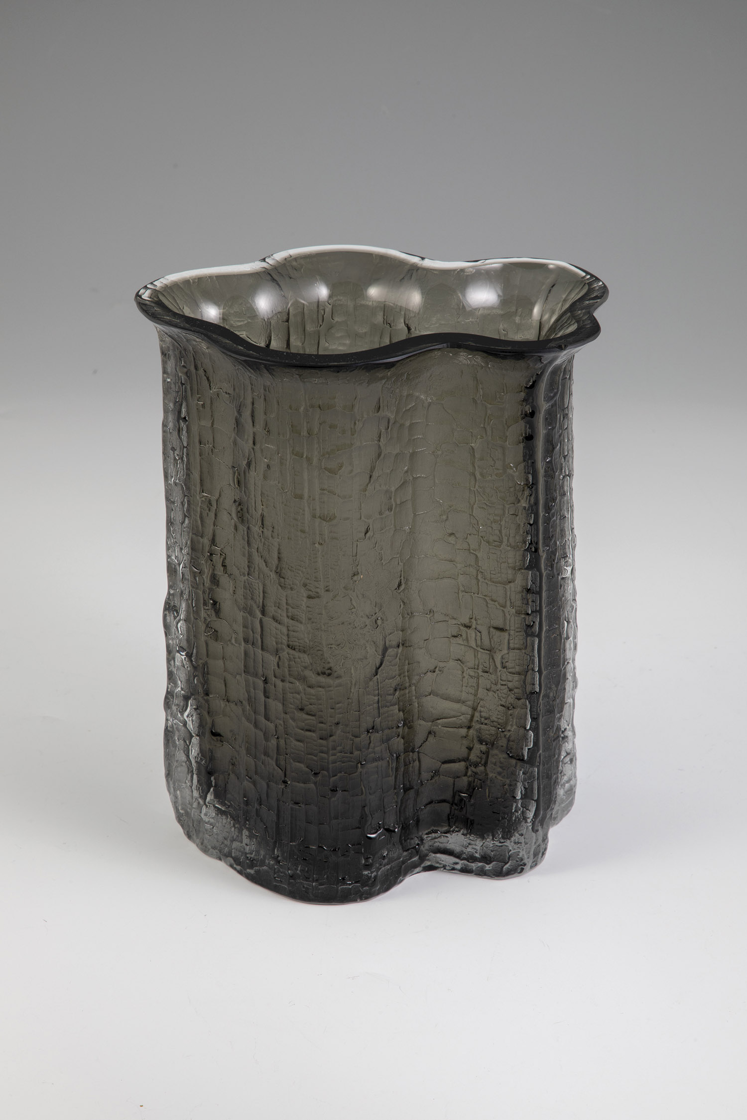 Vase ''Finlandia'' Timo Sarpaneva (design), Iittala (execution), 1964 Smoked grey glass, blown