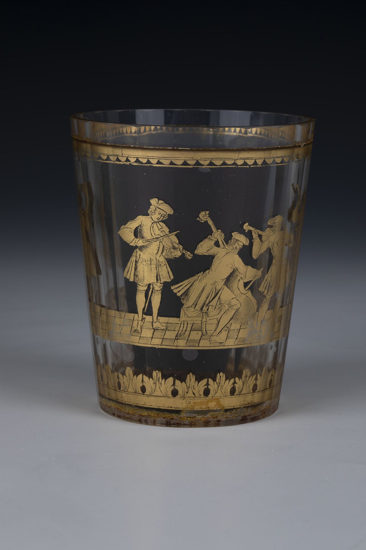 Intermediate gold goblet with musicians of Bohemia, 2nd quarter of the 18th century Colourless glass - Image 4 of 5