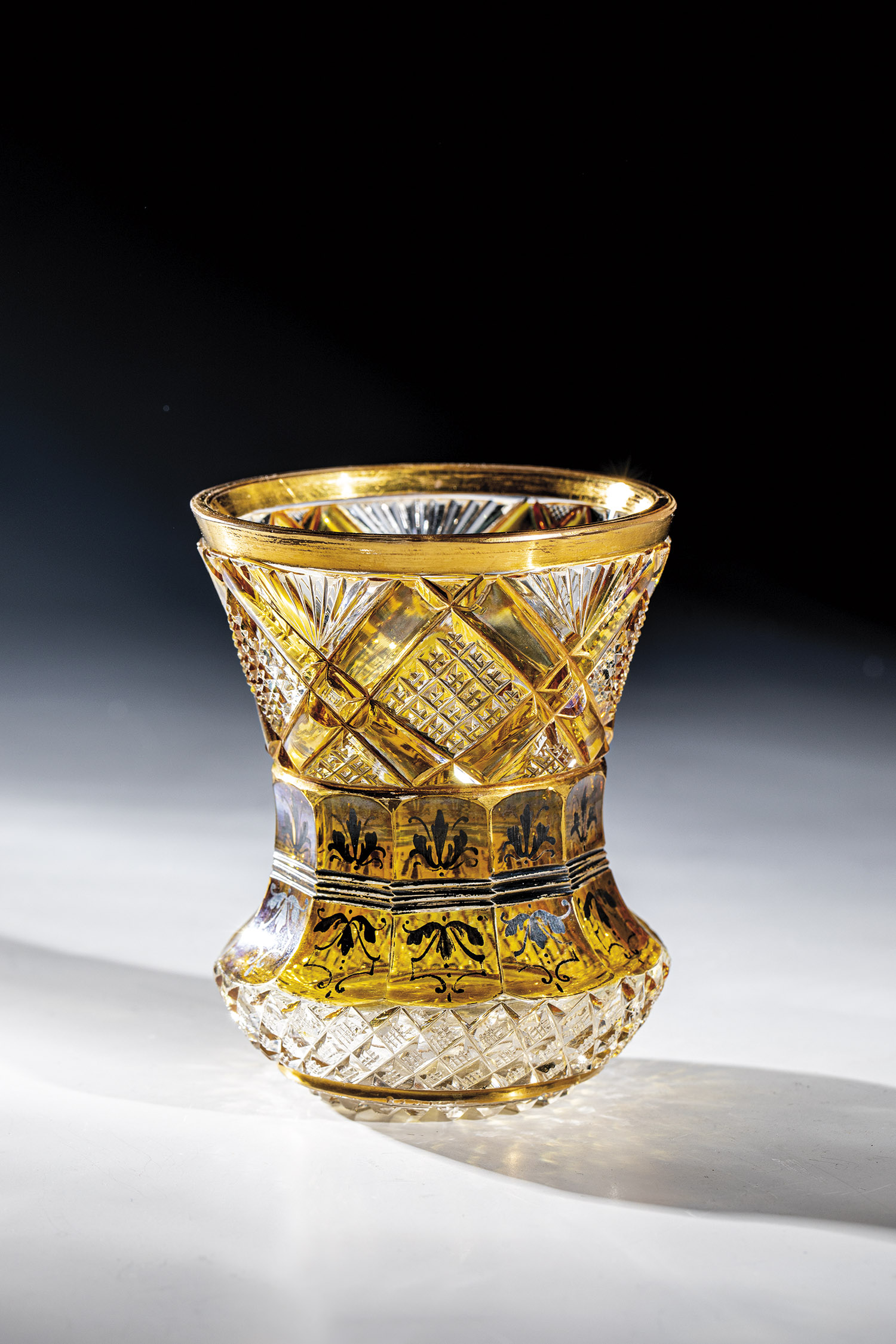 Mug Bohemia, ca. 1840 Colourless glass with richly cut decoration, partial yellow stain and