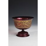 Goblet vase Salviati, Murano, ca. 1885 Ruby red glass with tear-off. Ornamental decoration in gold