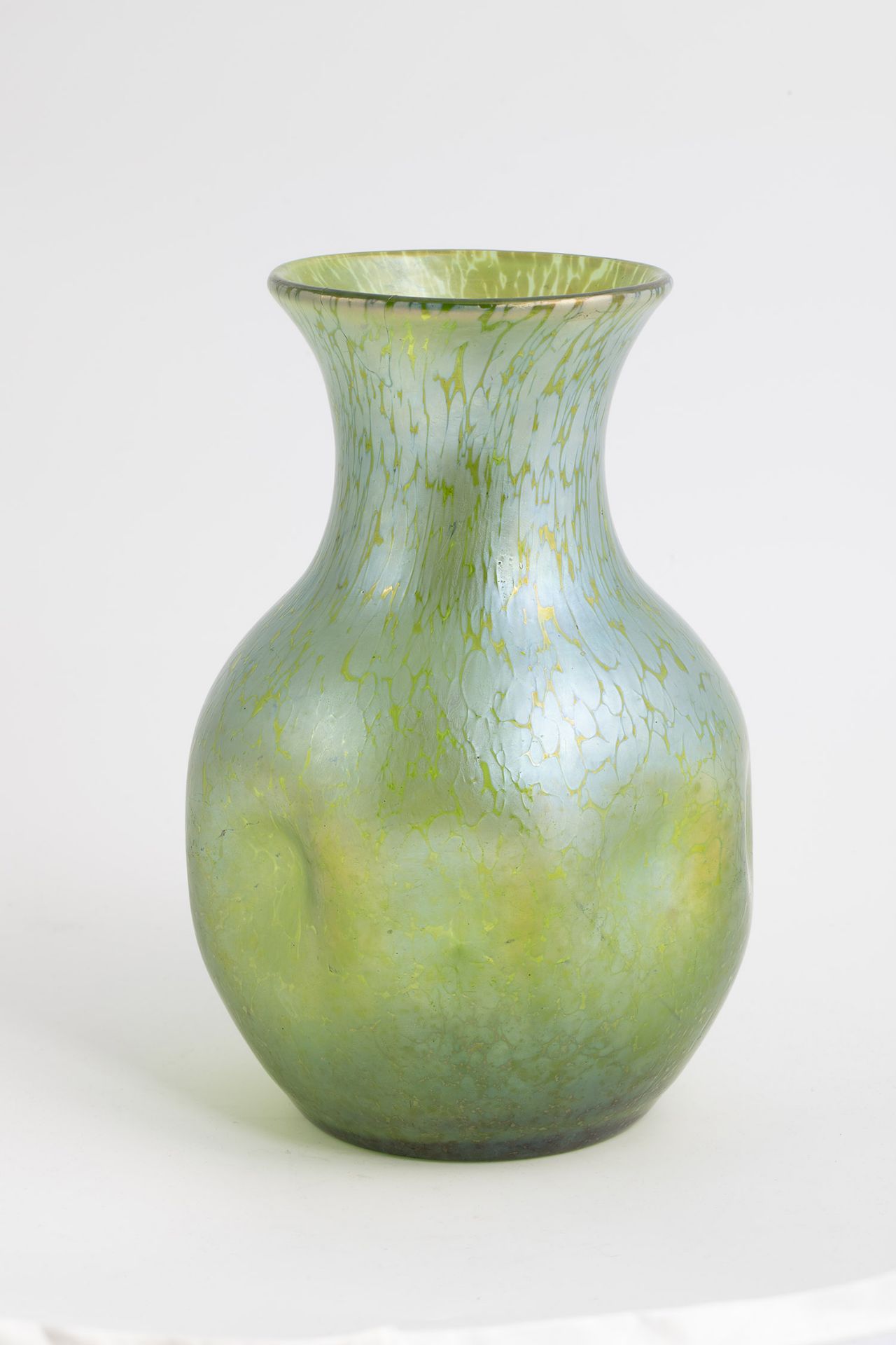 Vase ''Creta Papillon'' Loetz Wwe., Klostermuehle, ca. 1900 Green glass with dense crumb melting