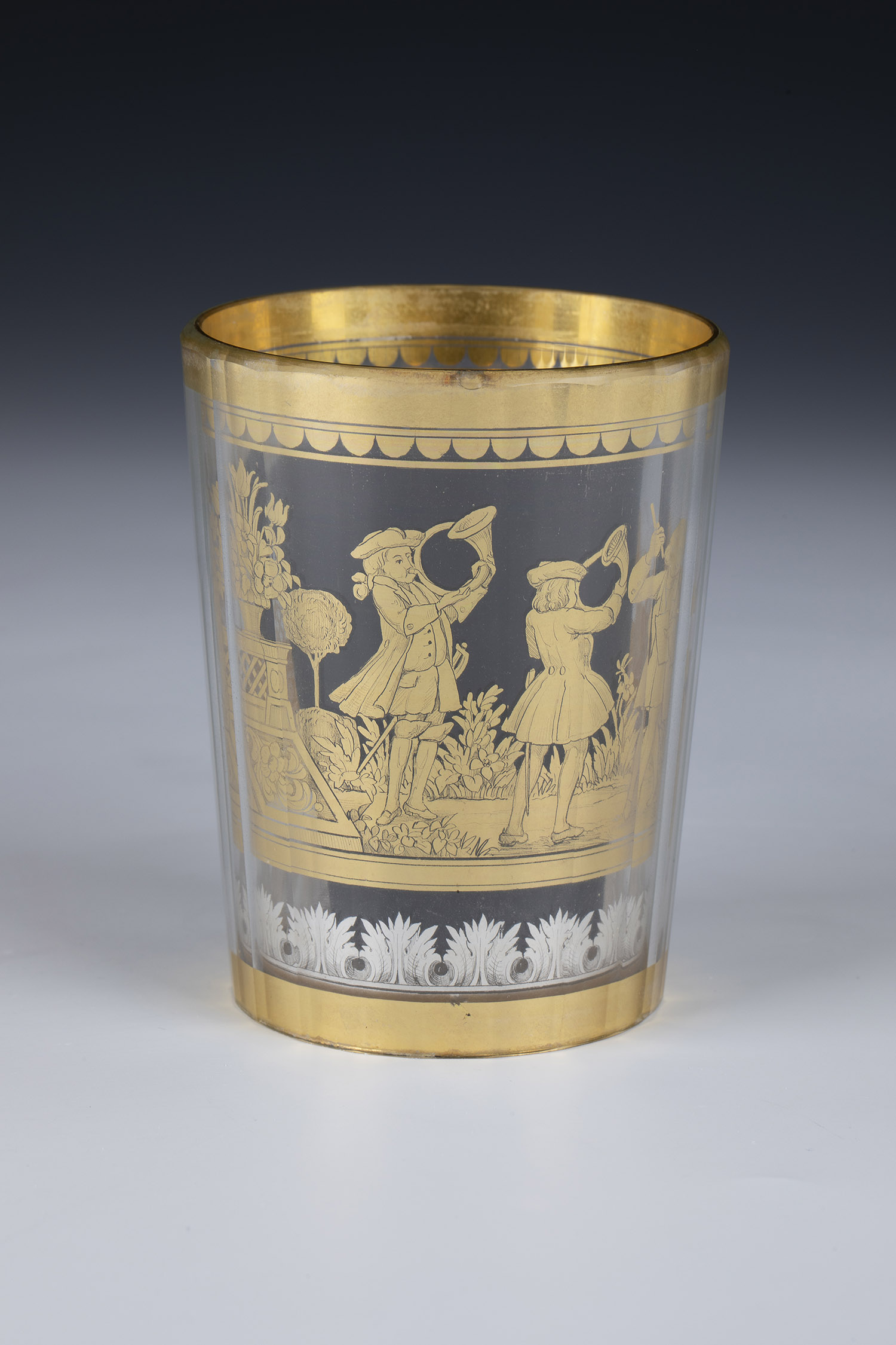 Intermediate gold cup with courtly scenes J.M. Pohl, Haida (attributed), ca. 1900 Multifaceted outer - Image 2 of 5