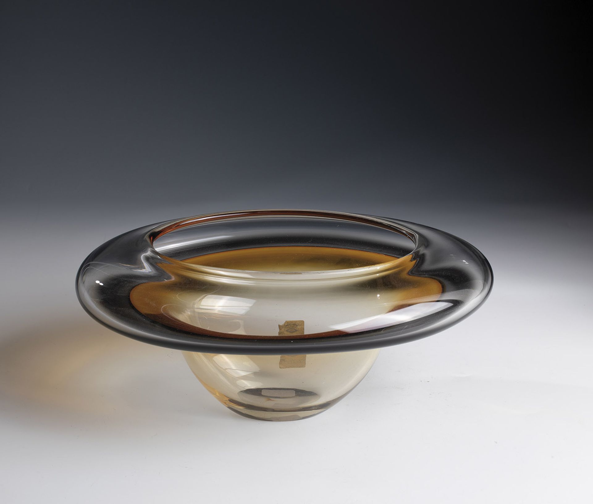 Bowl Cenedese, Murano, ca. 1960 Colourless glass, partly light grey and honey yellow underlay.