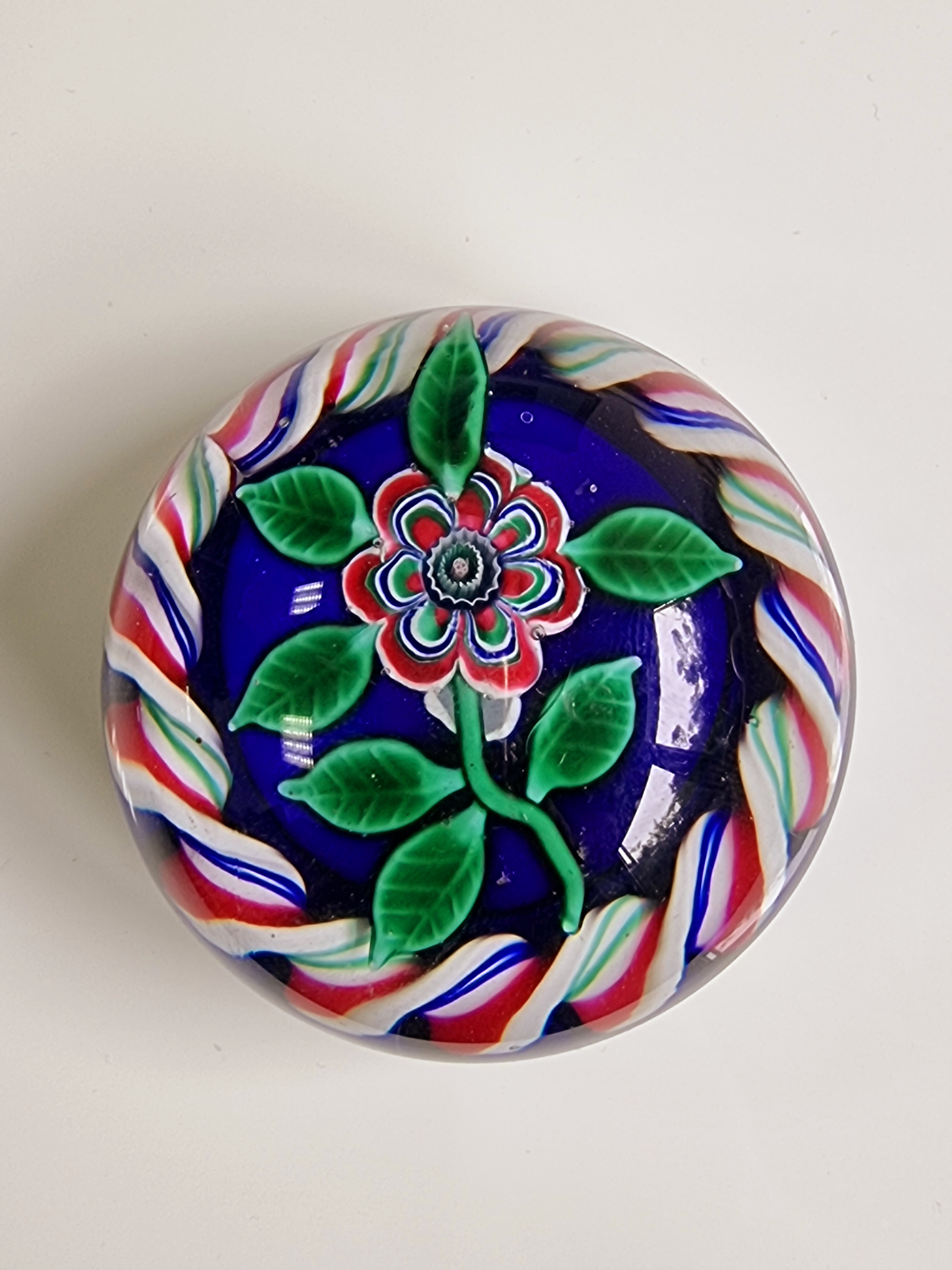 Paperweight Val. St. Lambert, mid-19th century On dark blue cushion decorated with a ?, bordered