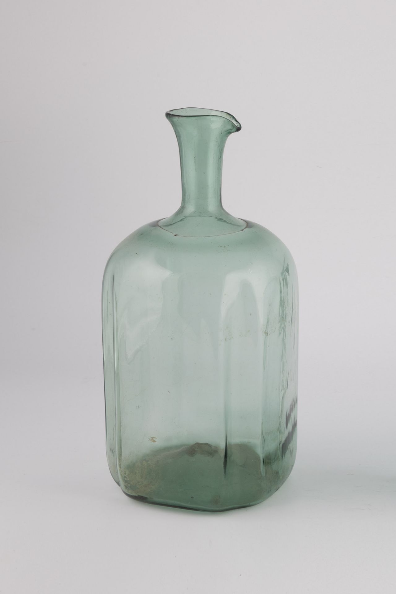 Storage bottle Austria, 19th century Green glass with slightly raised bottom and tear-off.