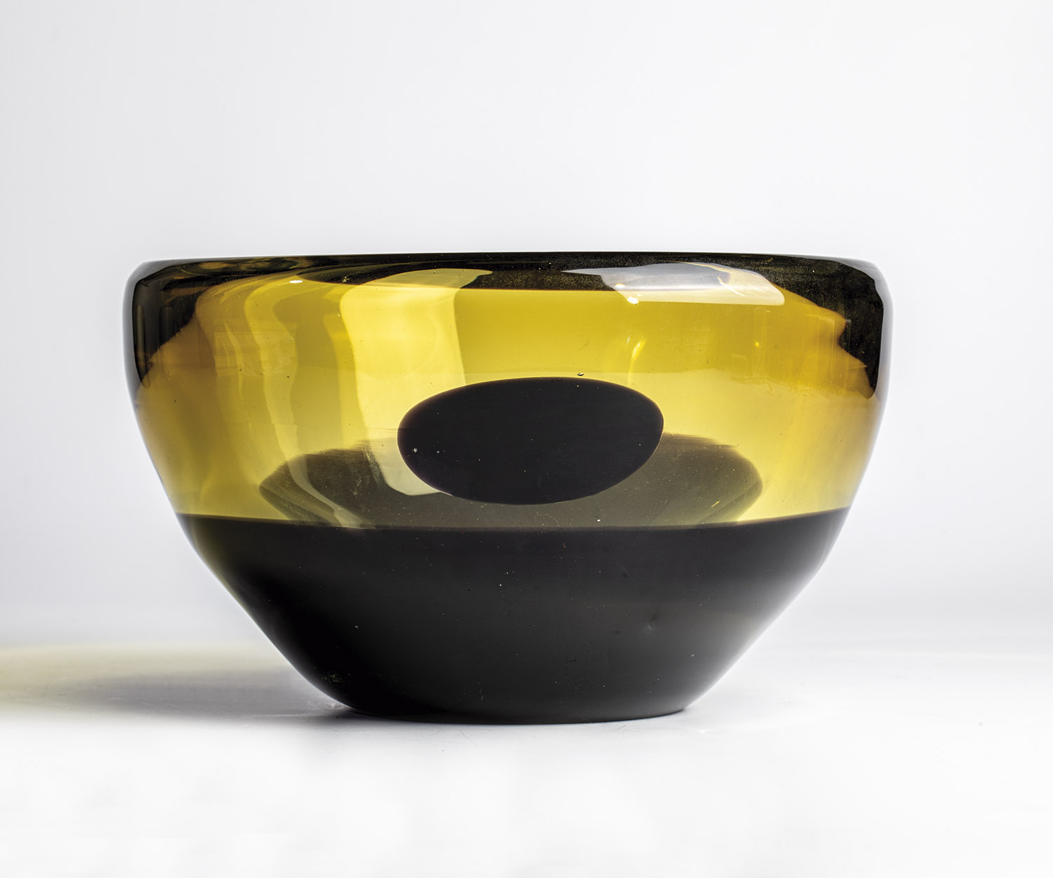 Bowl Miloslava Svobodova, Skrdlovice, 1960s Thick-walled, colourless glass with honey-yellow and