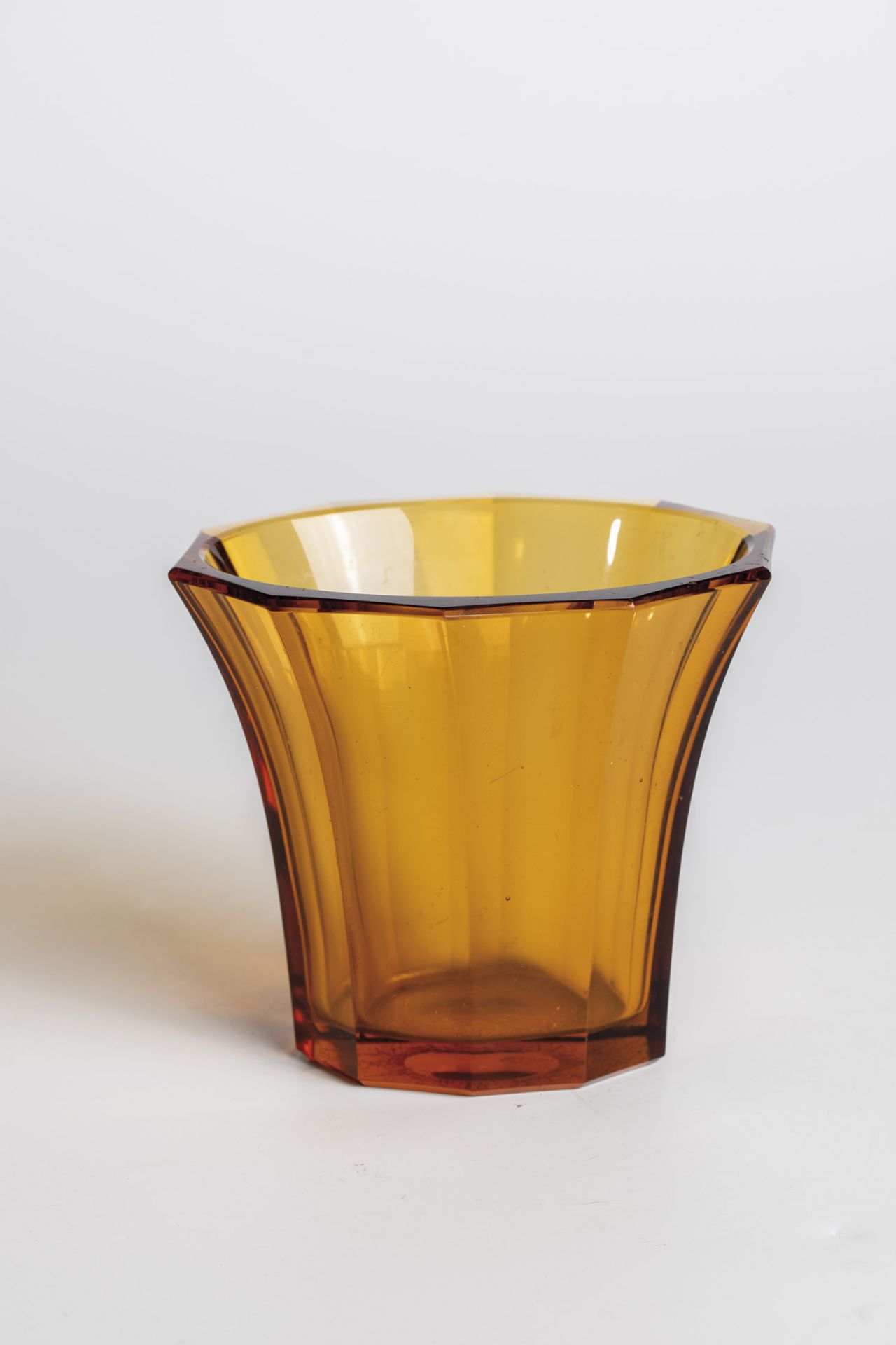 Vase Josef Hoffmann (design), L. Moser, Karlovy Vary, ca. 1916/17 Topaz-coloured glass with peel