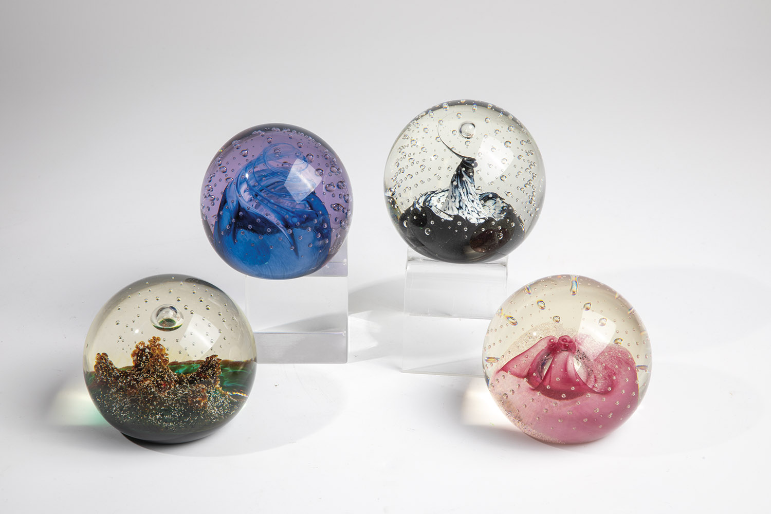 Four paperweights Scotland, Caithness, late 20th century Konovlut of four paperweights ''Cauldron'',