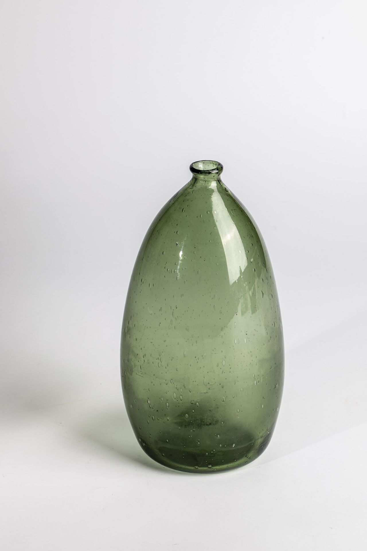 Flat bottle South German, 18th century Olive-green, bubbled glass with slightly raised bottom and