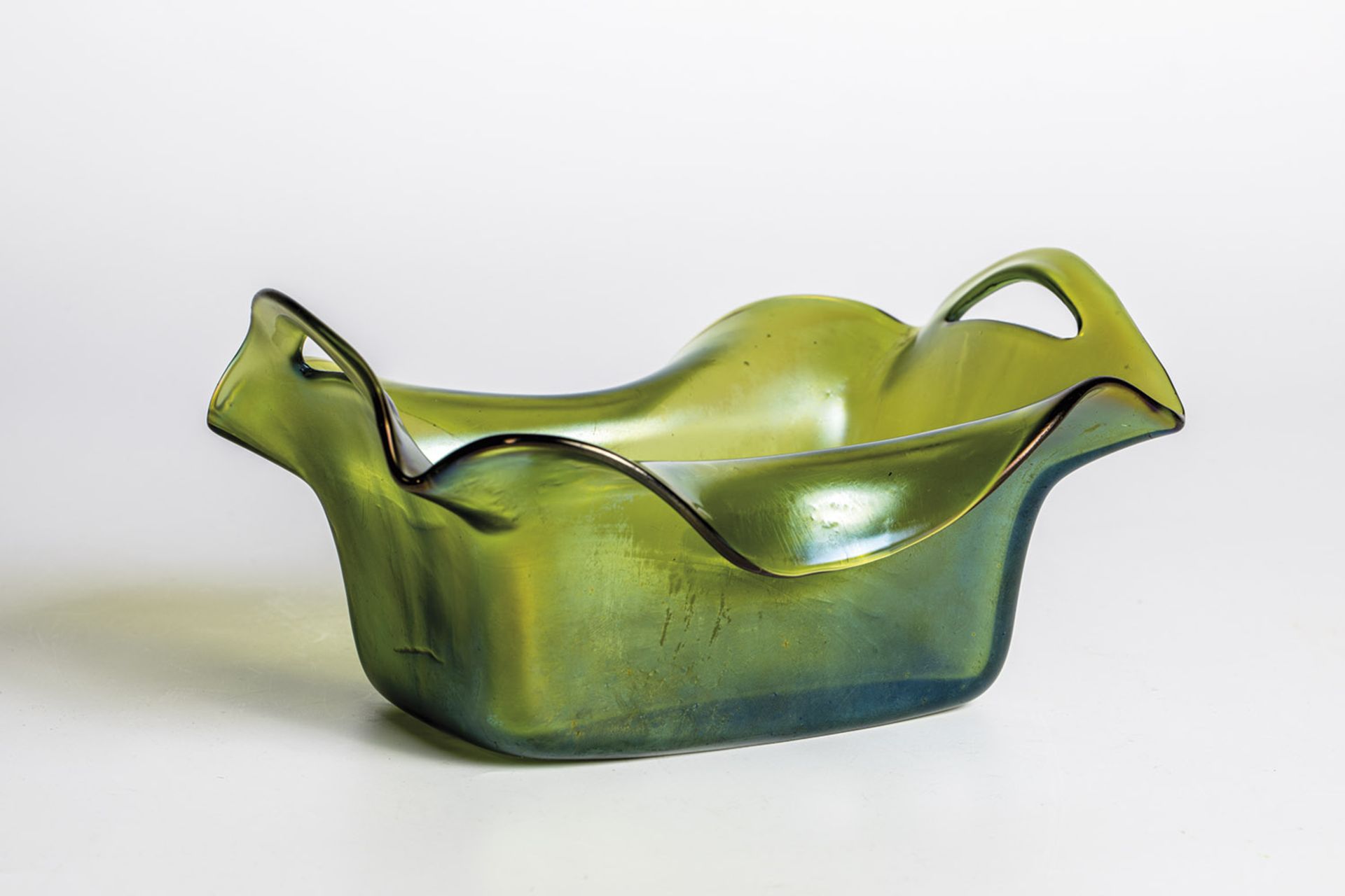Bowl Bohemia, ca. 1910 Green glass. The muzzle rim lobed and warped with lateral recesses acting