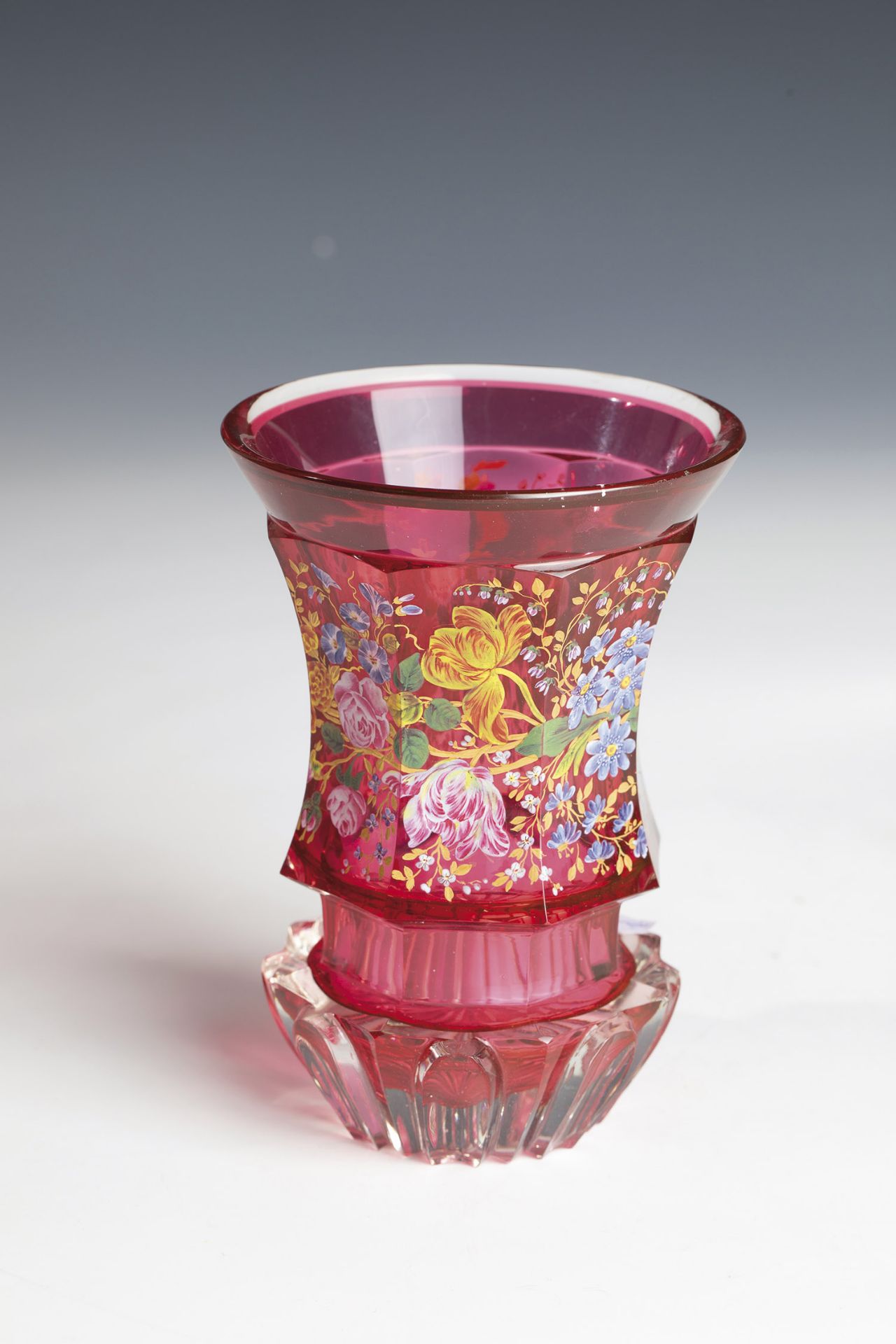 Important footcup New World or Schreiberhau, ca. 1840 Colourless glass with gold ruby underlay.