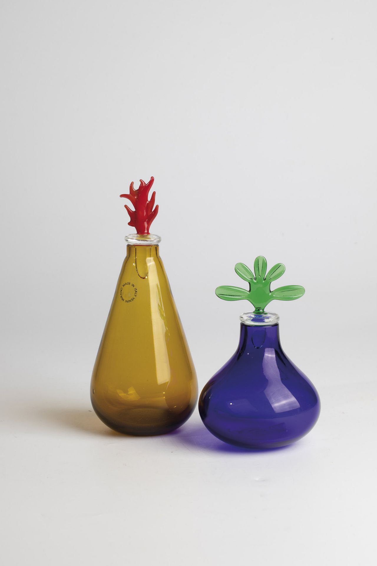 Two bottles of ''Monofiore'' Laura Diaz de Santilliana (design), Venini, Murano, 1984 Different