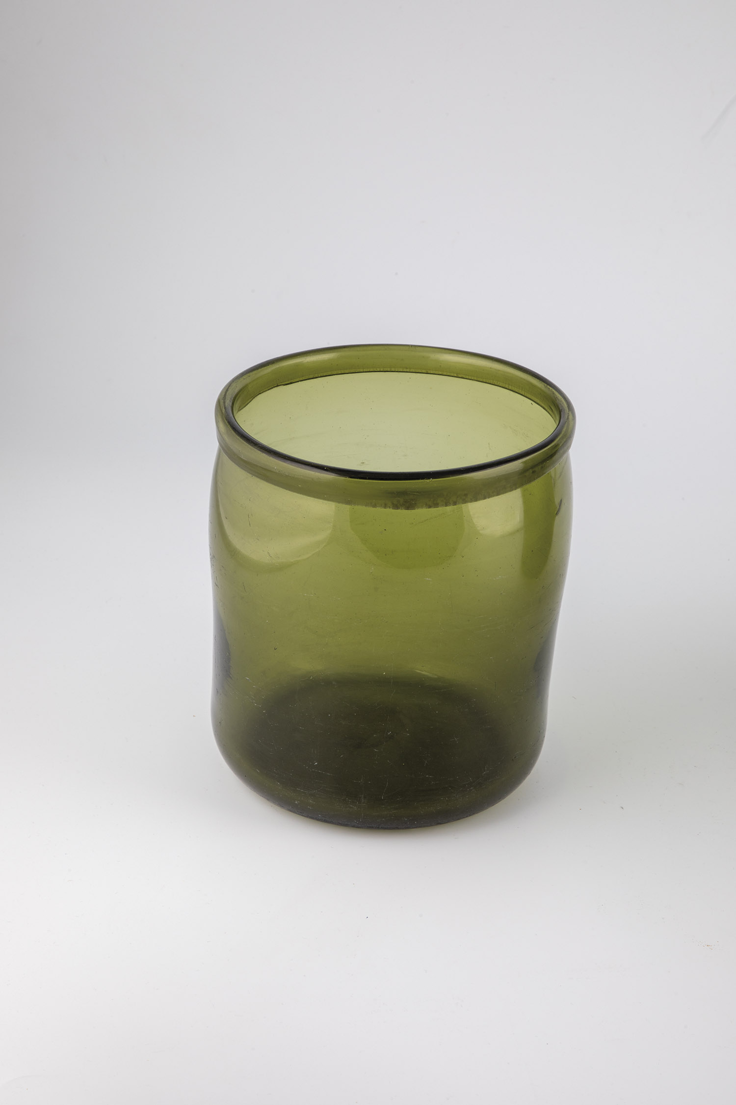 Large storage vessel (harbour) Weserbergland, around 1800 Green glass with demolition. Cylindrical