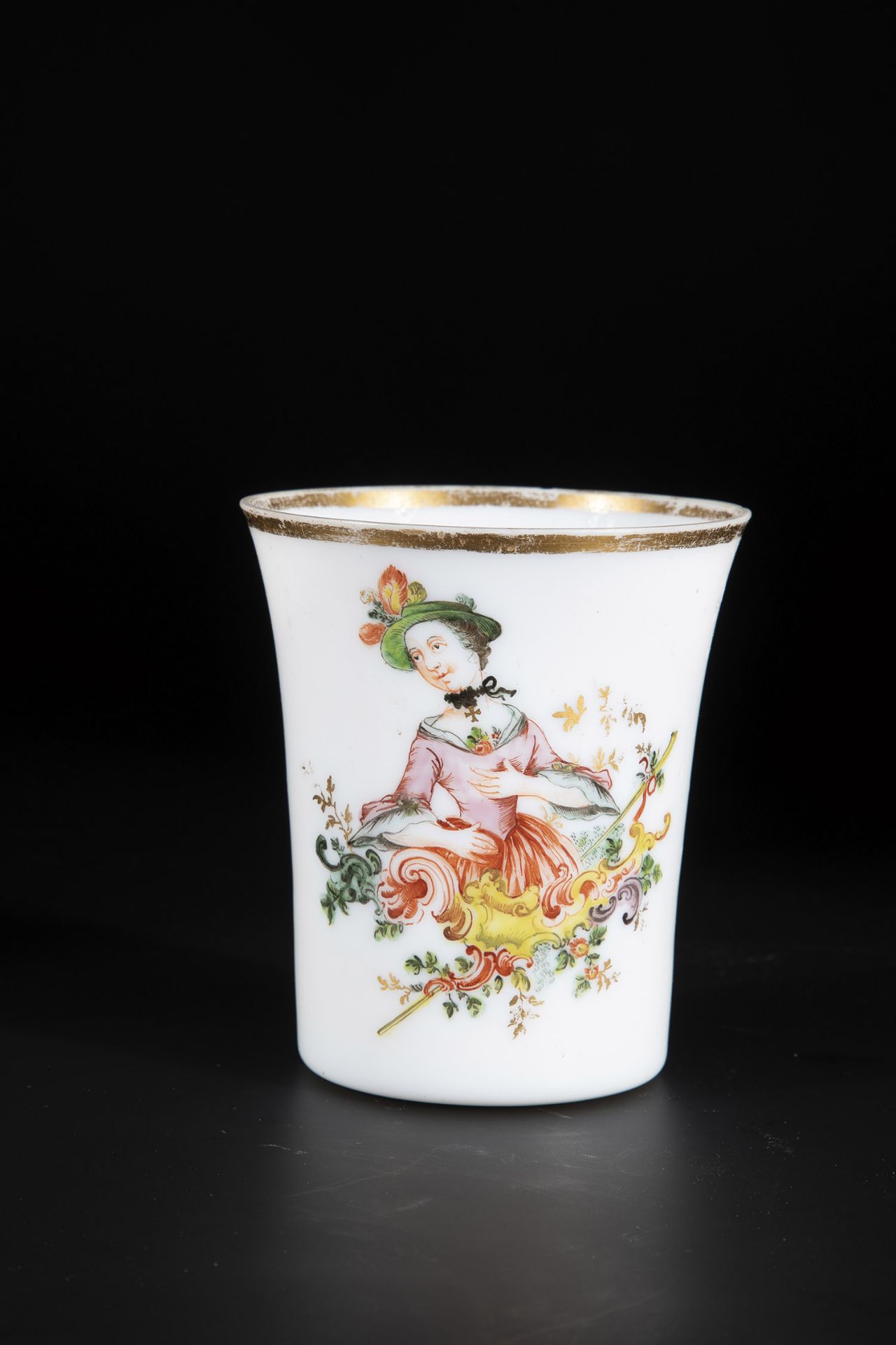 Beaker with Lady German or Bohemia, 18th century frosted glass. On the slightly sweeping wall in