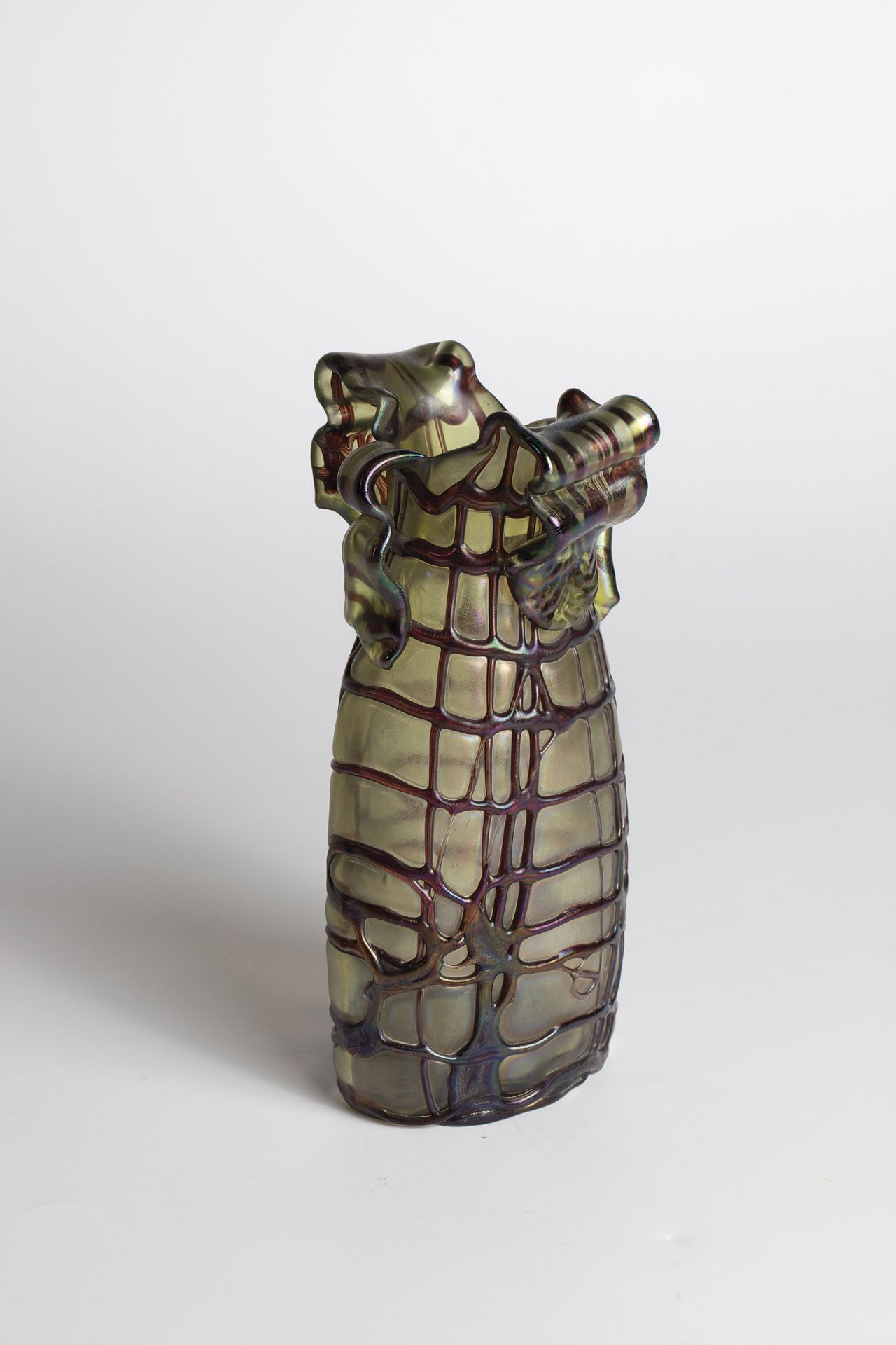 Vase Elisabethenhuette, Pallme-Koenig & Habel, ca. 1900 Green glass with irregularly melted thread - Image 2 of 3