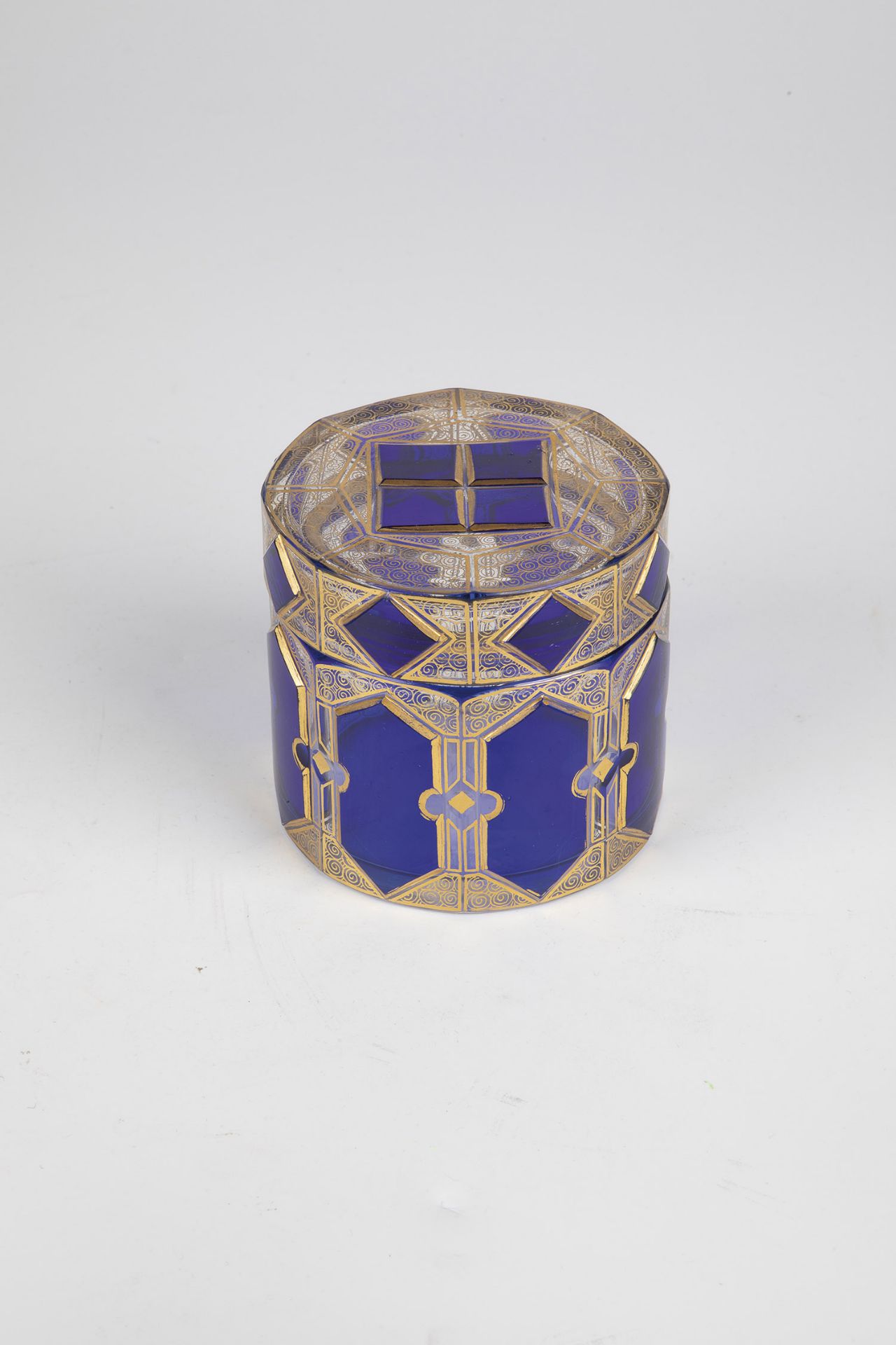 Lidded box Fachschule Steinschoenau, ca. 1920 Colourless glass with cut, cobalt blue glazed and