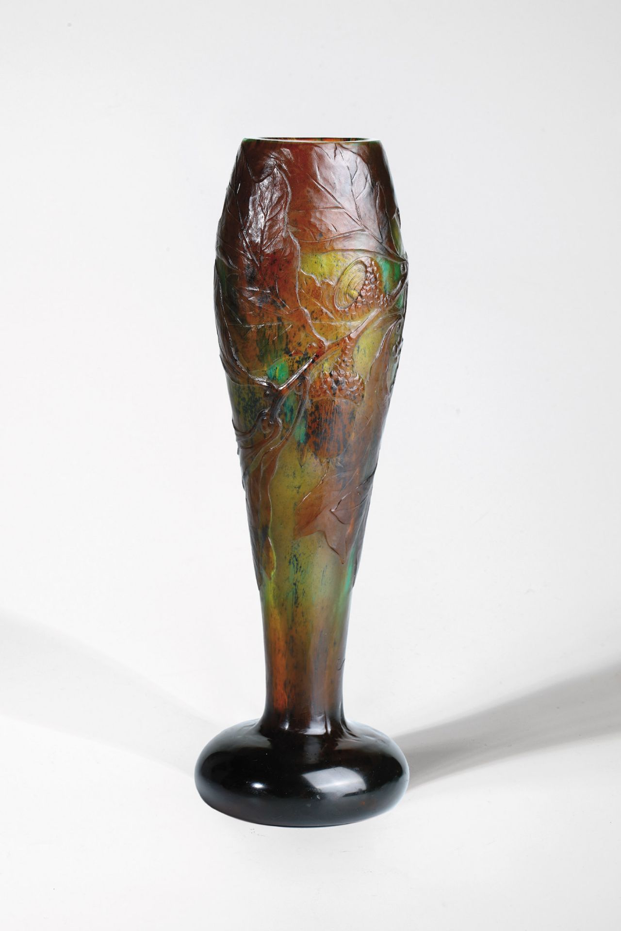 Seltene und bedeutende Vase mit Eichenlaub