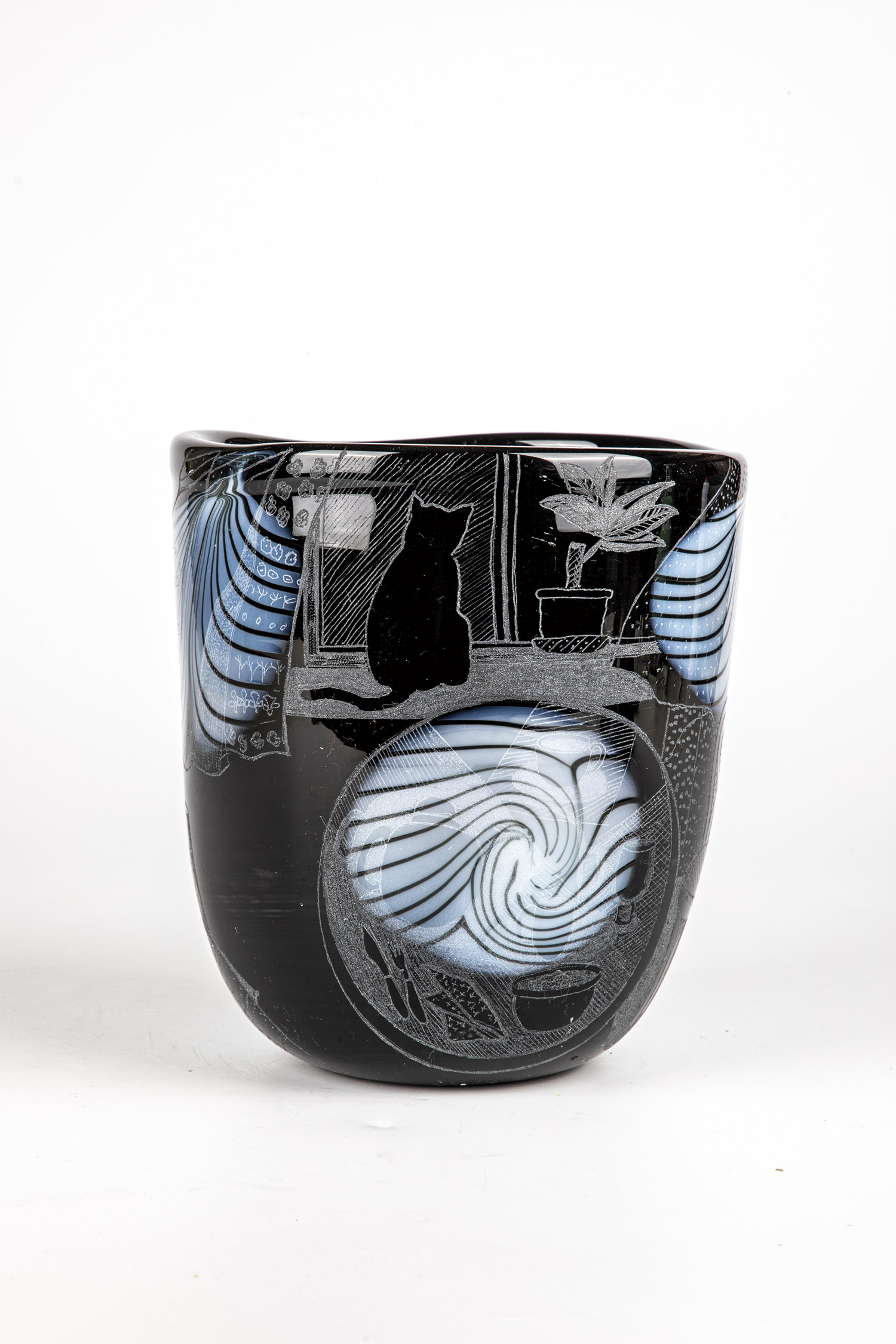 Vase Kerttu Nurminen (design), Nuutajaervi Notsjoe, 1979 Opaque black glass, opal white melts with