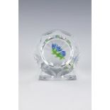 Paperweight Pertshire, 20th century Colourless glass with all-round lens cut. Blue flower with green