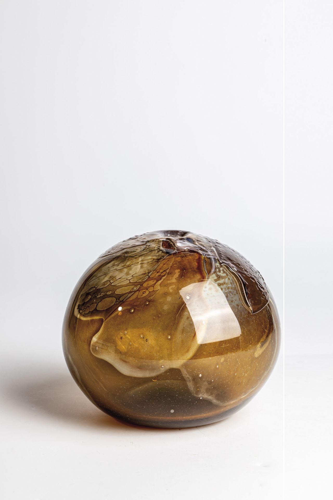 Ball vase Ingrid Danhauser, 1985 Amber glass, coloured Kroesel embossing and melting. Inscribed